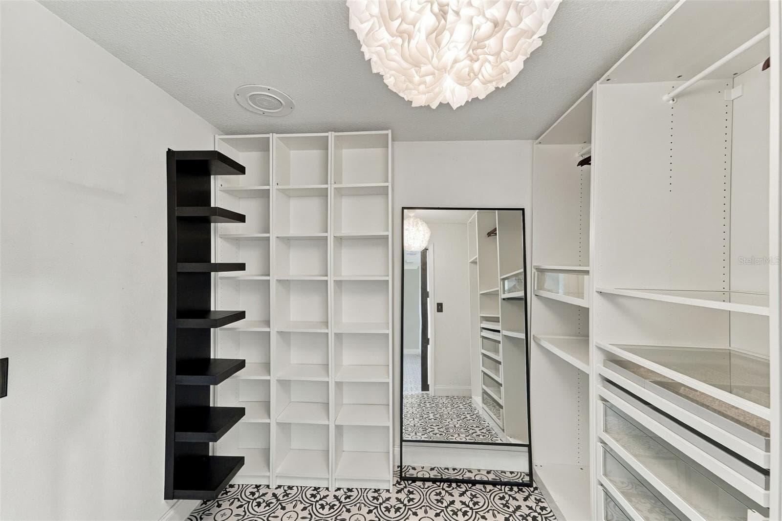 Walk-In Closet - 2549 FOX SQUIRREL CT, APOPKA