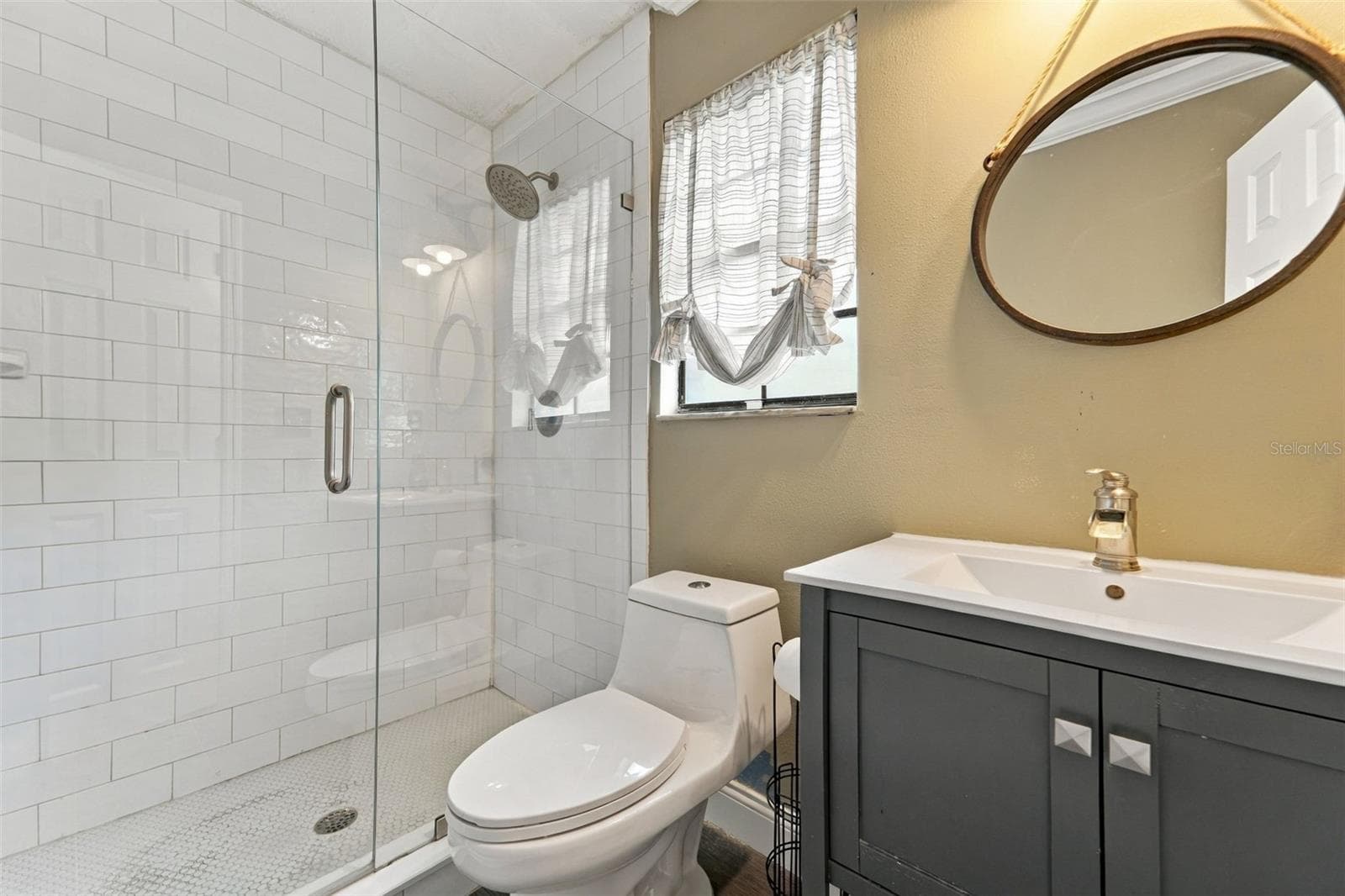 Secondary Bathroom - 2549 FOX SQUIRREL CT, APOPKA