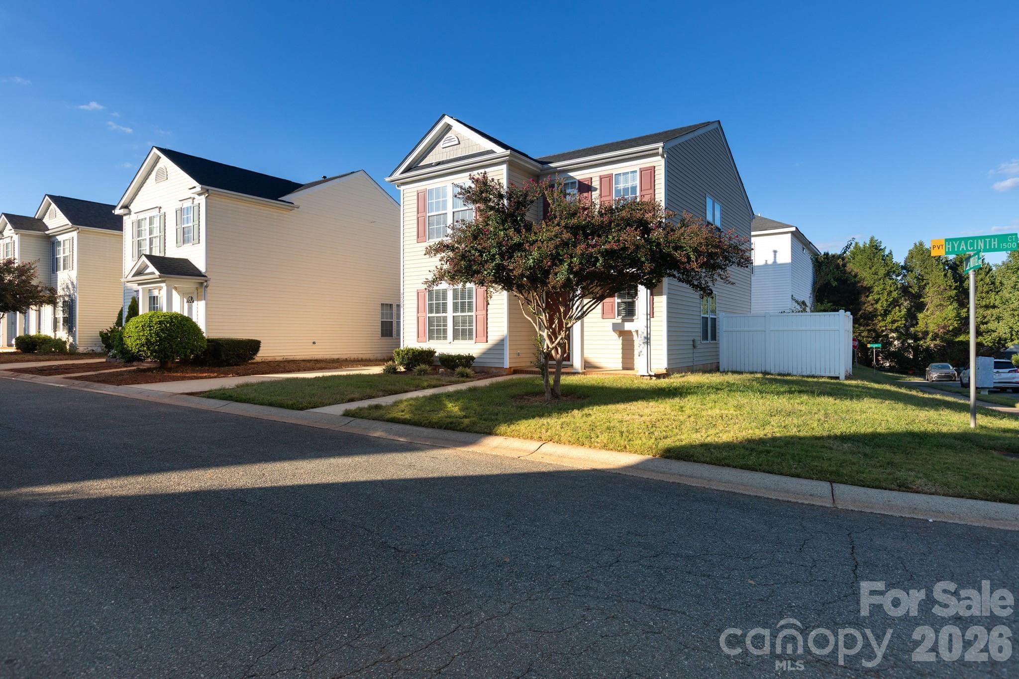Single Family Residence at 1521 Hyacinth Court, Charlotte, photo 2 of 23