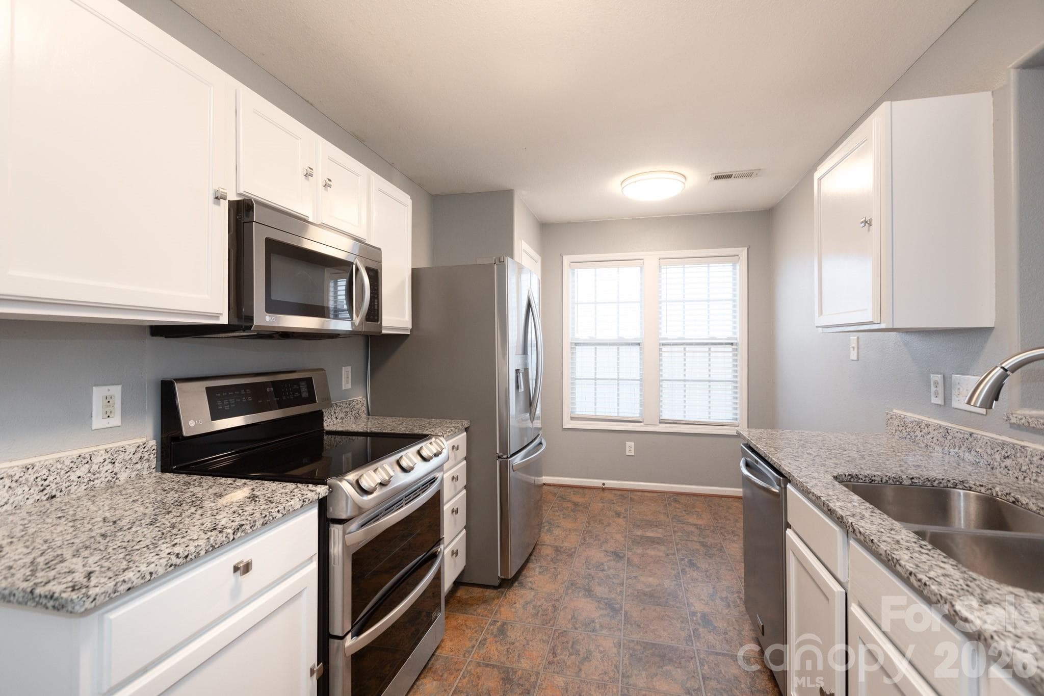 Single Family Residence at 1521 Hyacinth Court, Charlotte, photo 7 of 23