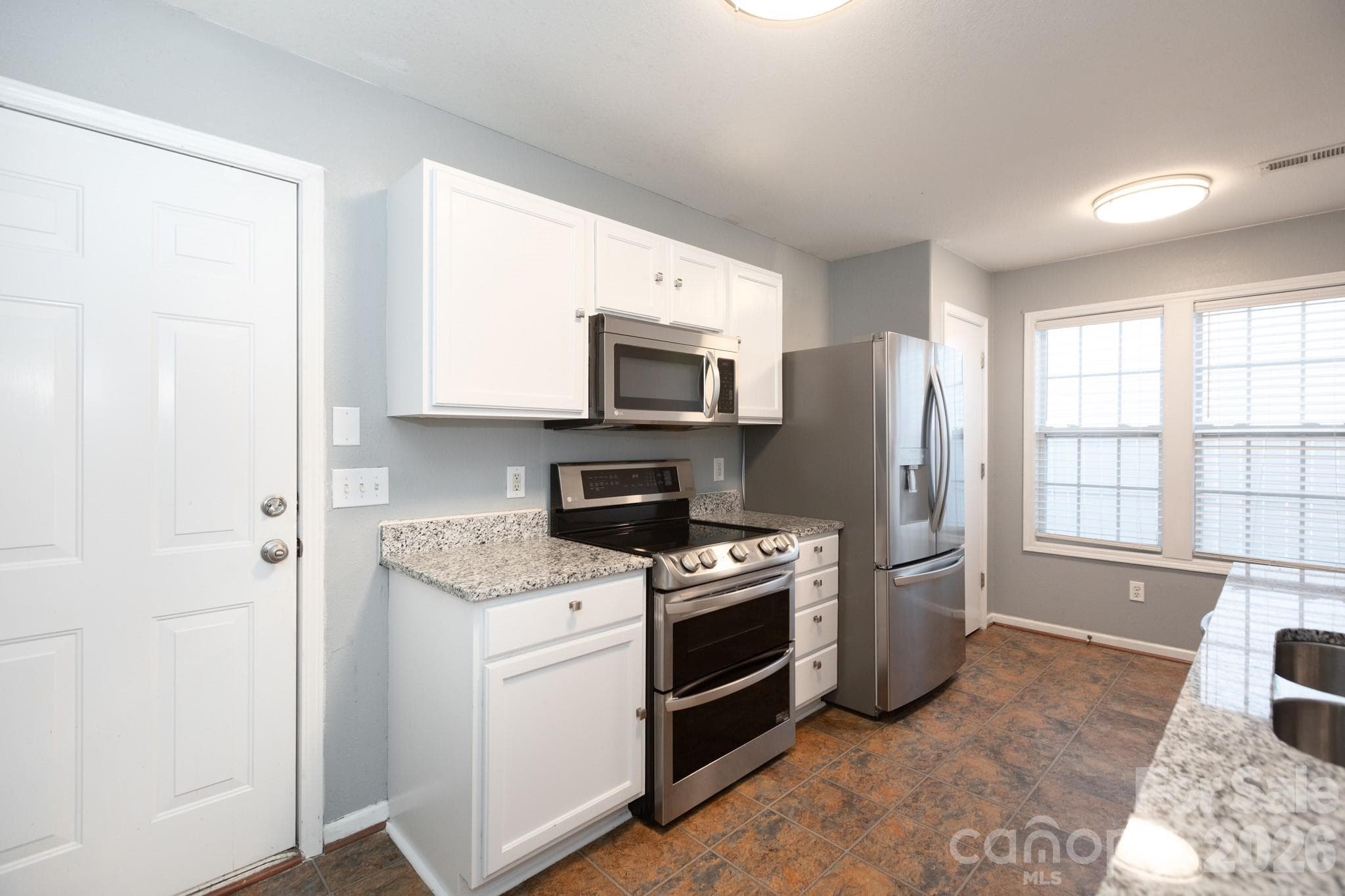 Single Family Residence at 1521 Hyacinth Court, Charlotte, photo 8 of 23