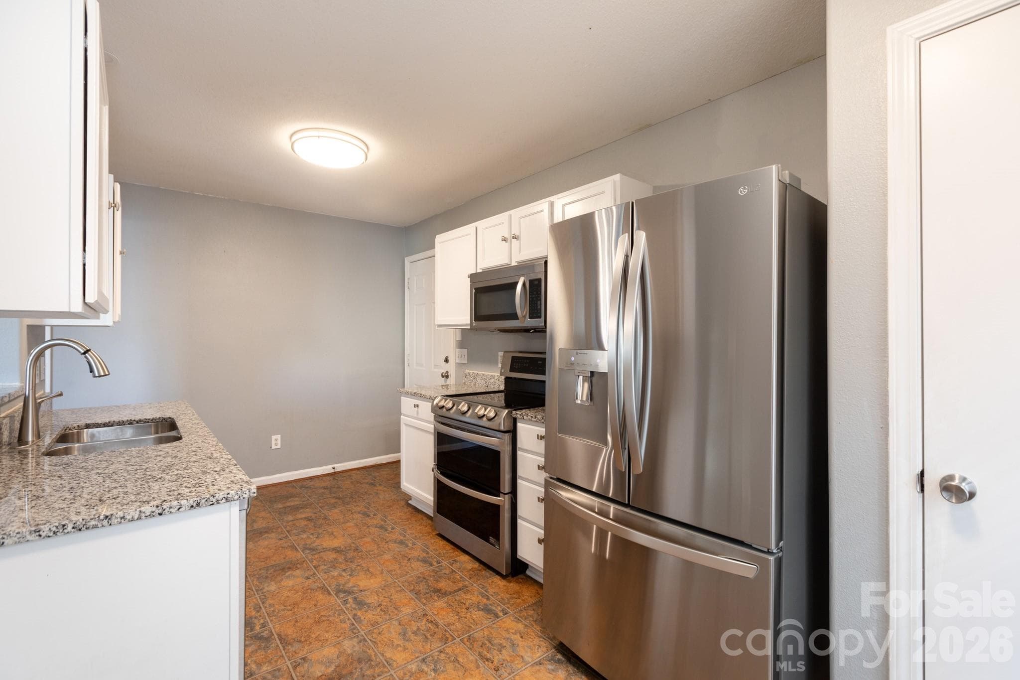 Single Family Residence at 1521 Hyacinth Court, Charlotte, photo 9 of 23