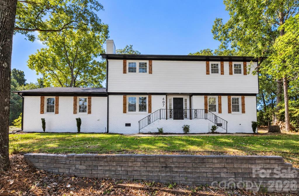 607 Willow Lane