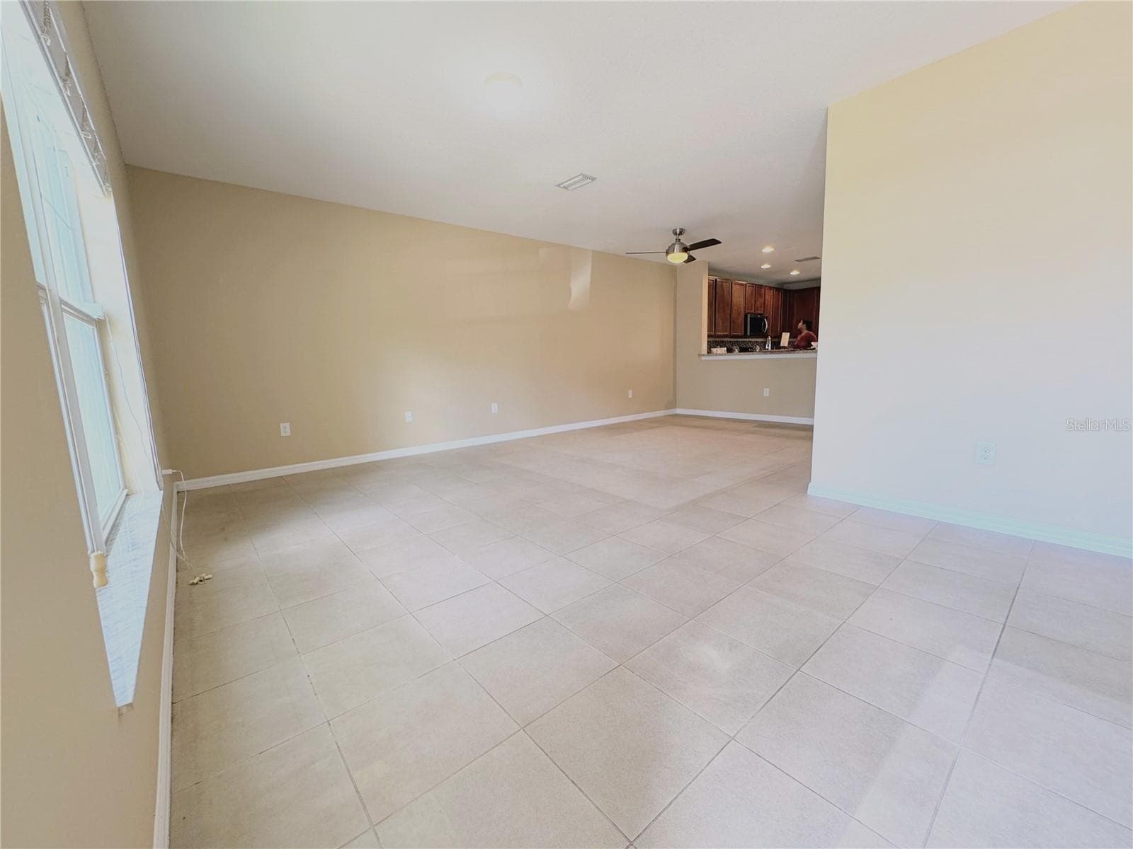 Living - 6703 46TH LN N, PINELLAS PARK