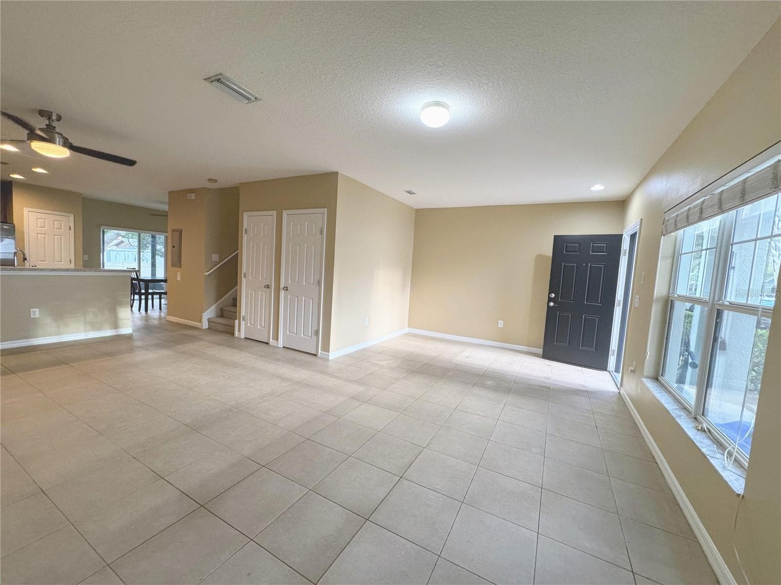 Living - 6703 46TH LN N, PINELLAS PARK