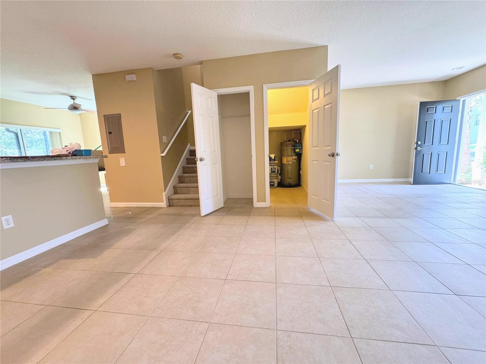 Living - 6703 46TH LN N, PINELLAS PARK