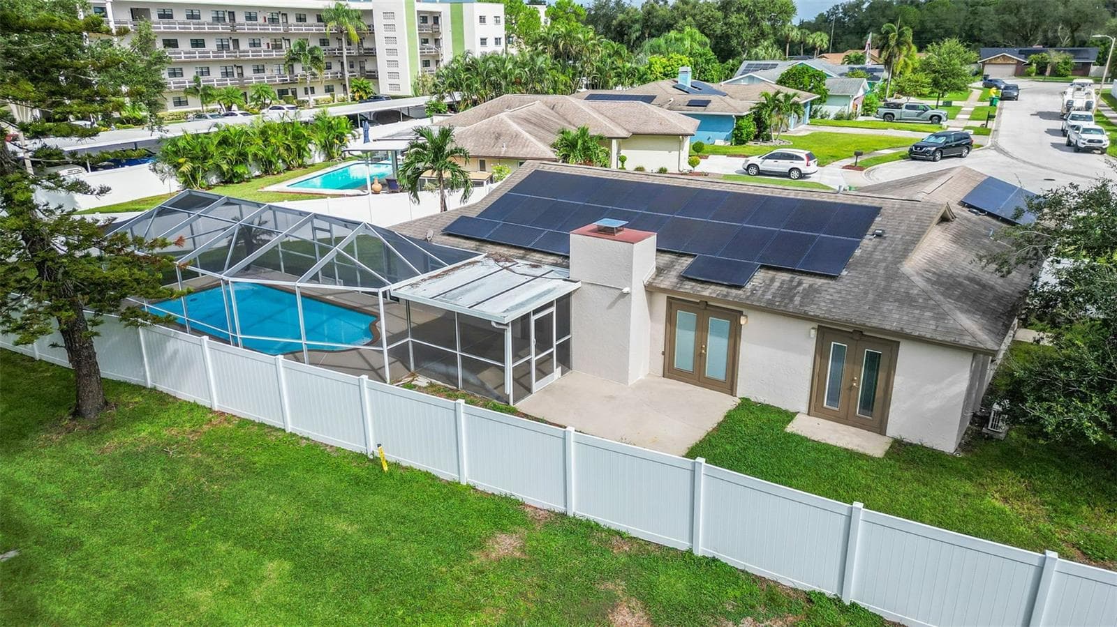 Paid for solar / free power! - 7892 SUNDOWN DR N, ST PETERSBURG