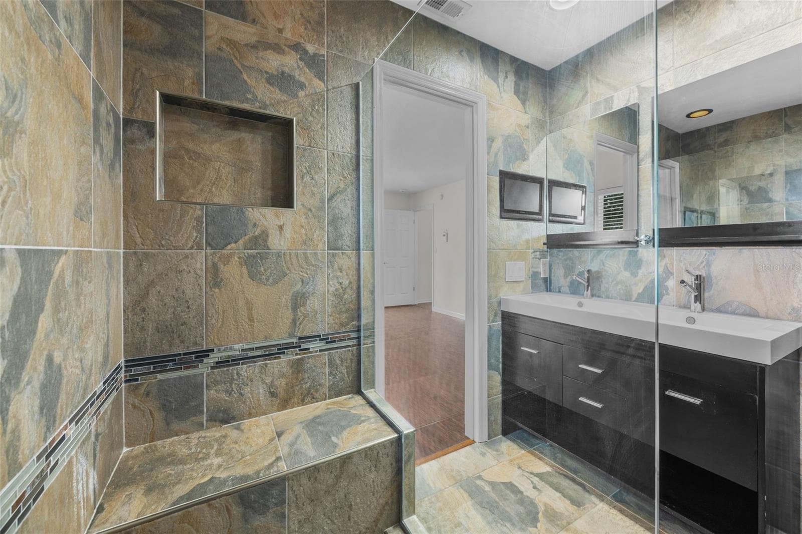 Master Bathroom - 7892 SUNDOWN DR N, ST PETERSBURG