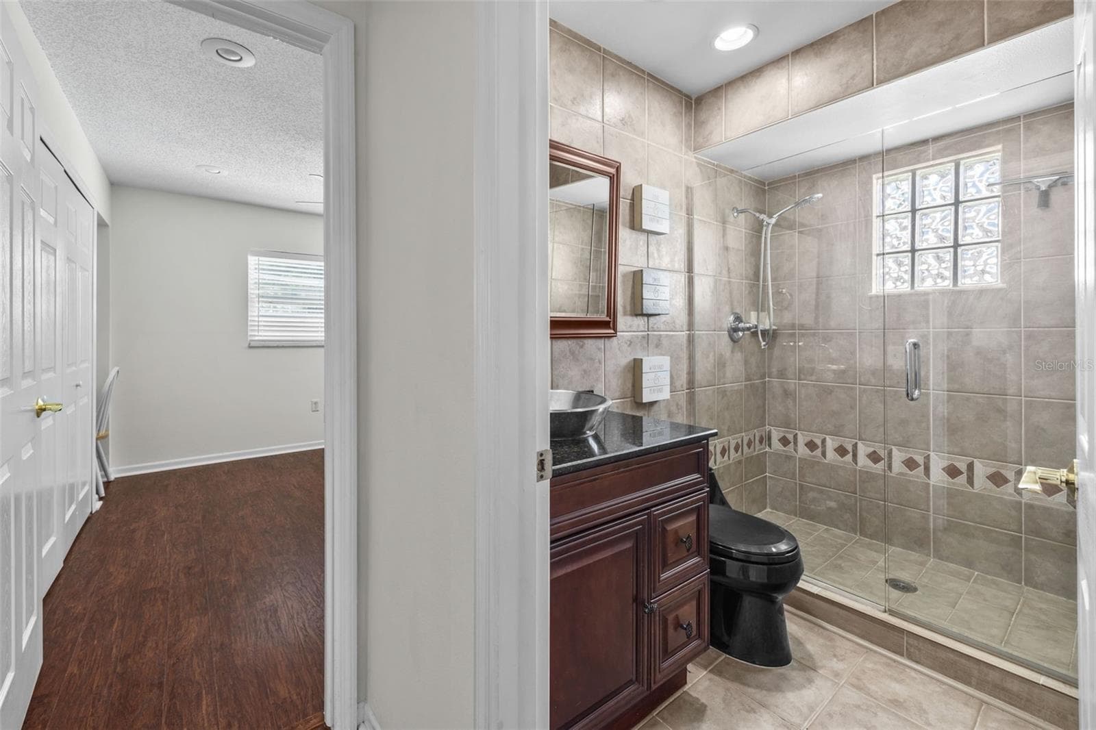 Hallway Bathroom - 7892 SUNDOWN DR N, ST PETERSBURG