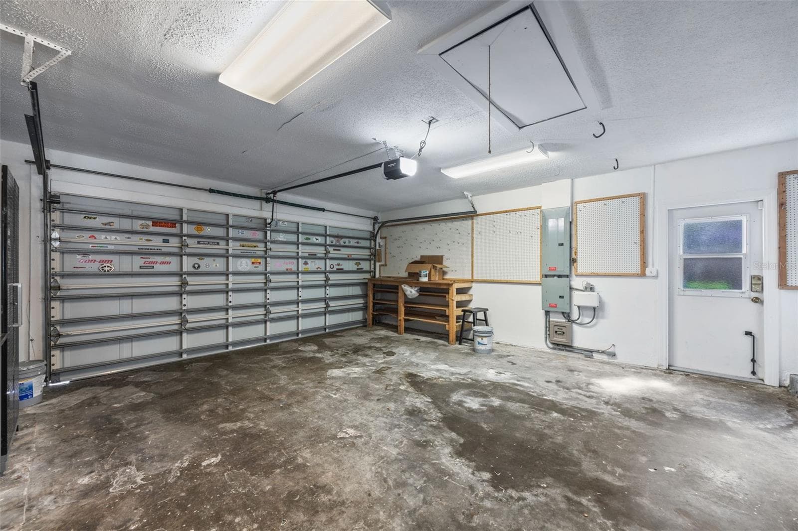 2 Car Garage - 7892 SUNDOWN DR N, ST PETERSBURG