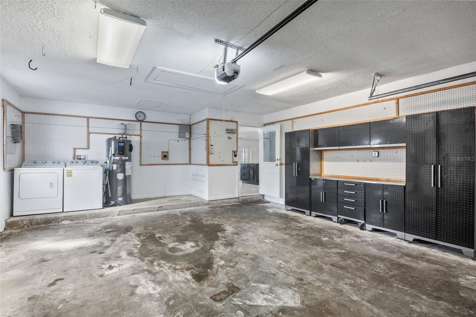 Nice Storage Space - 7892 SUNDOWN DR N, ST PETERSBURG