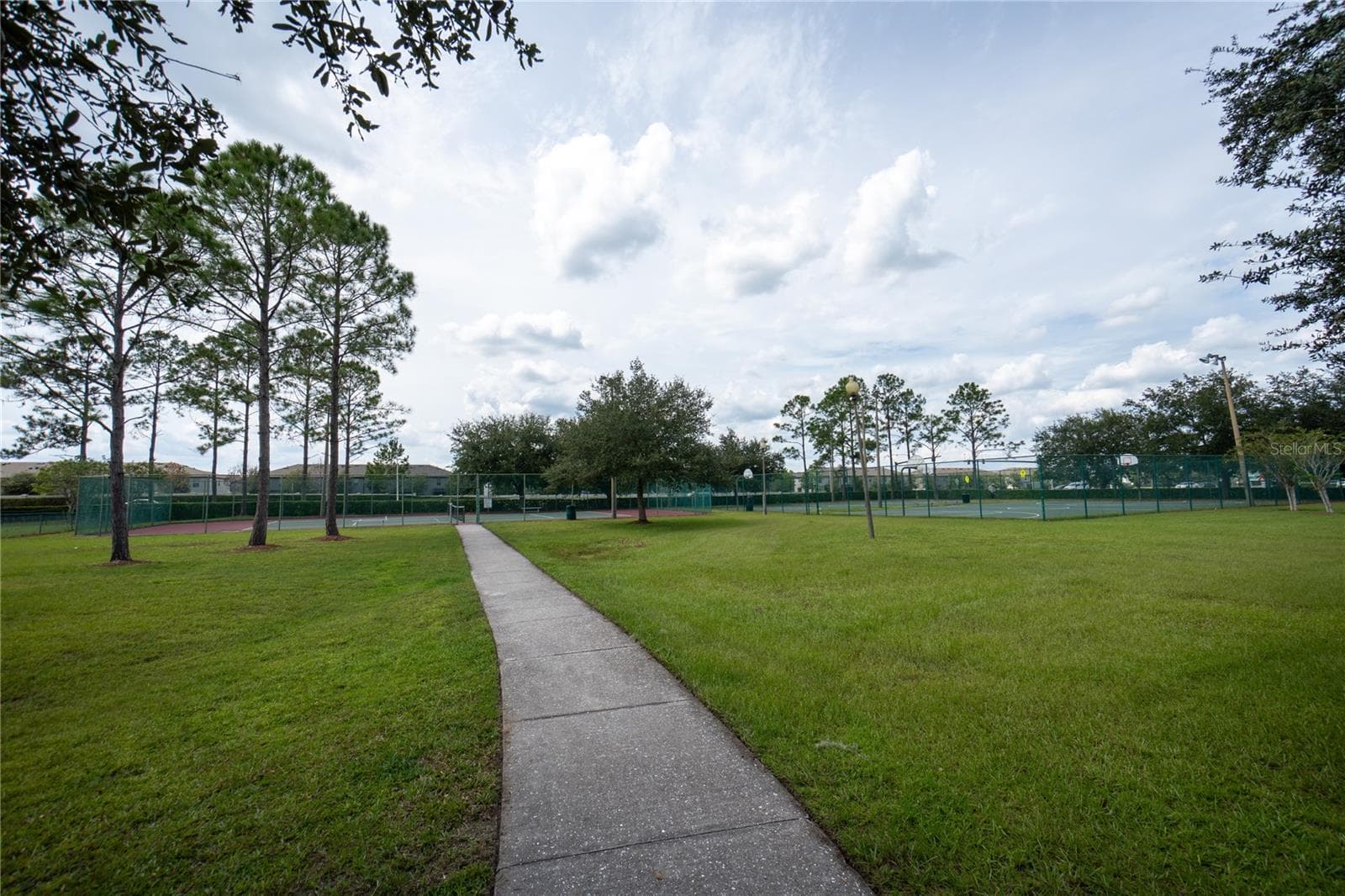 HOA Park - Walkway - 14208 ABINGTON HEIGHTS DR, ORLANDO