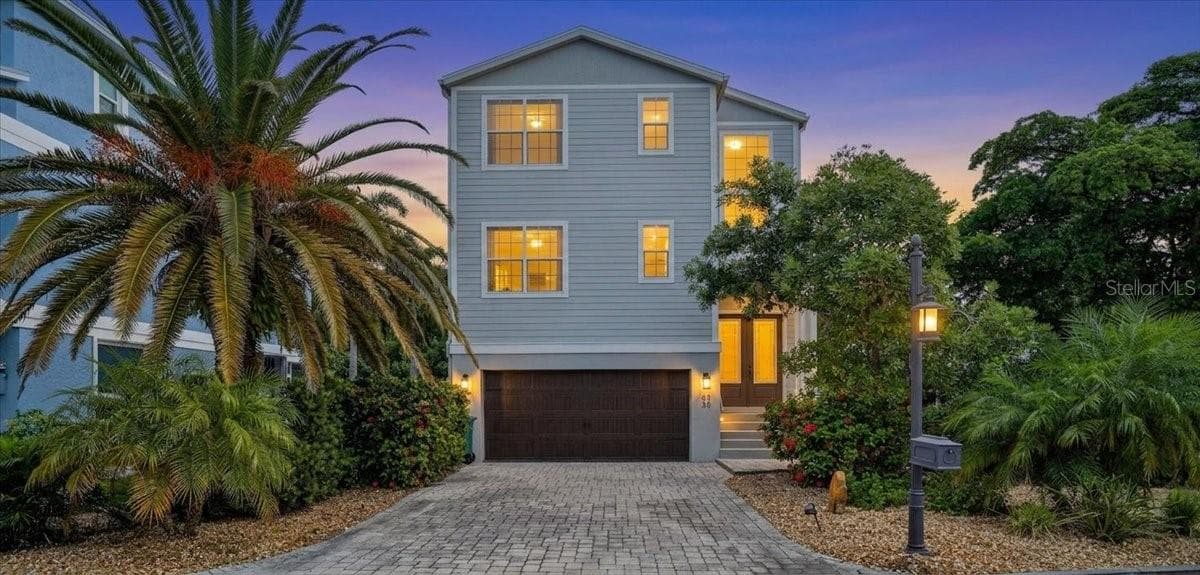 6330 LAGUNA DR