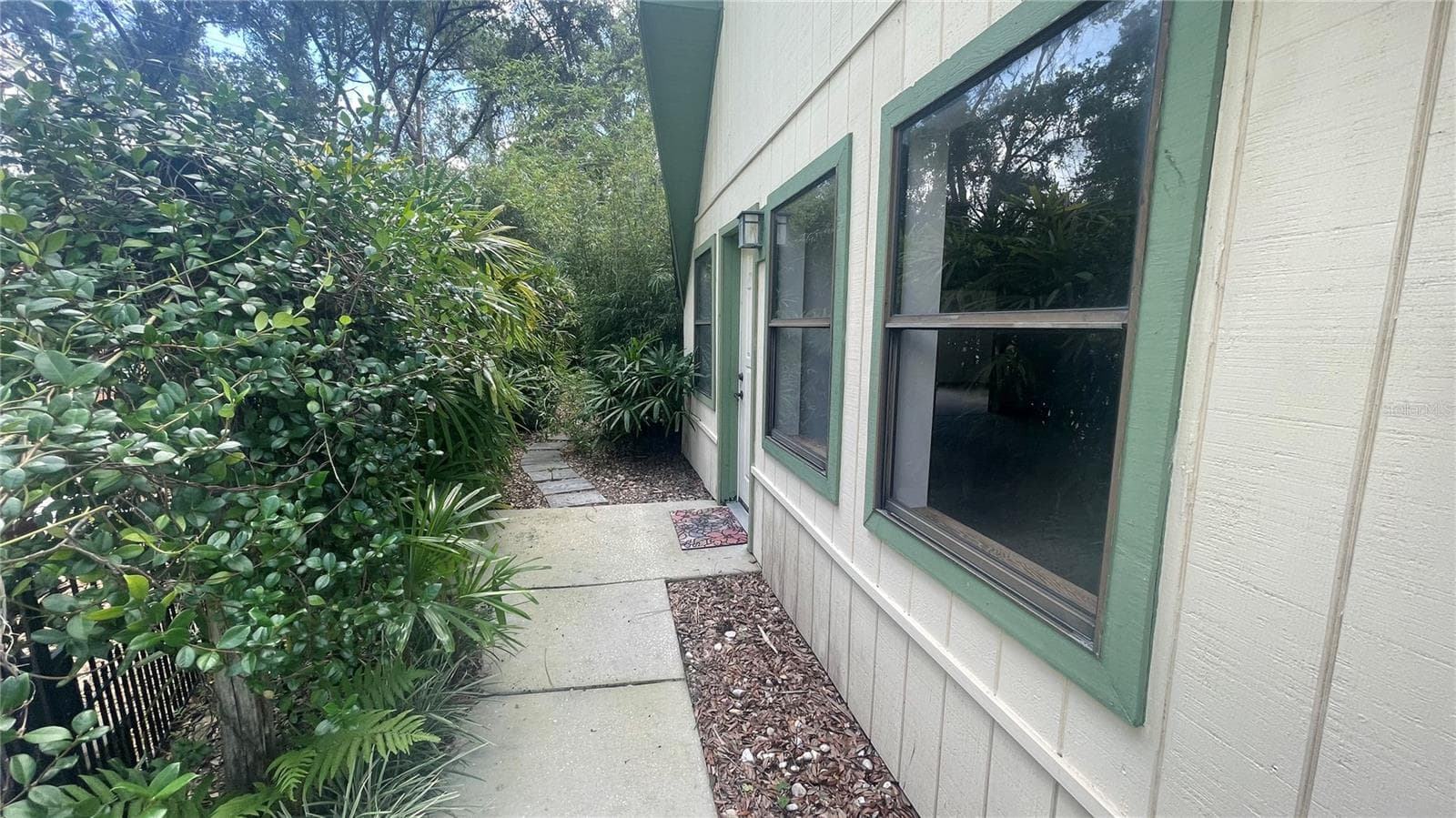 Front door path enterance - 21004 NEGRIL CT, LUTZ