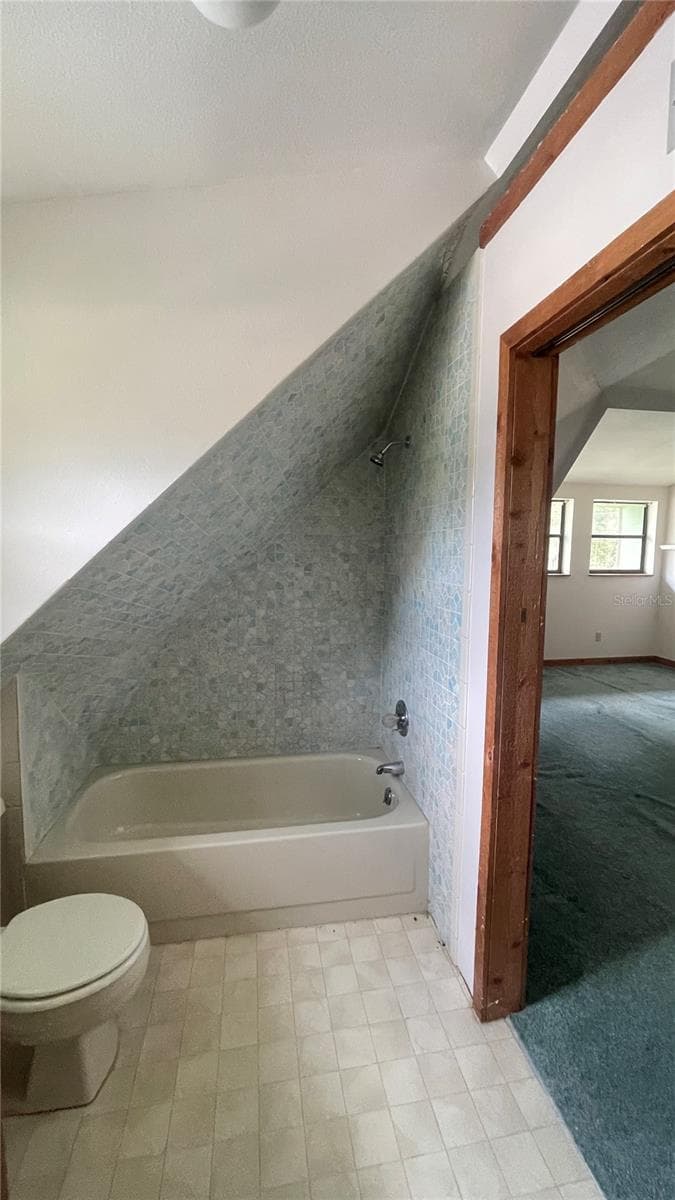 Upstairs bathroom from bonus room - 21004 NEGRIL CT, LUTZ