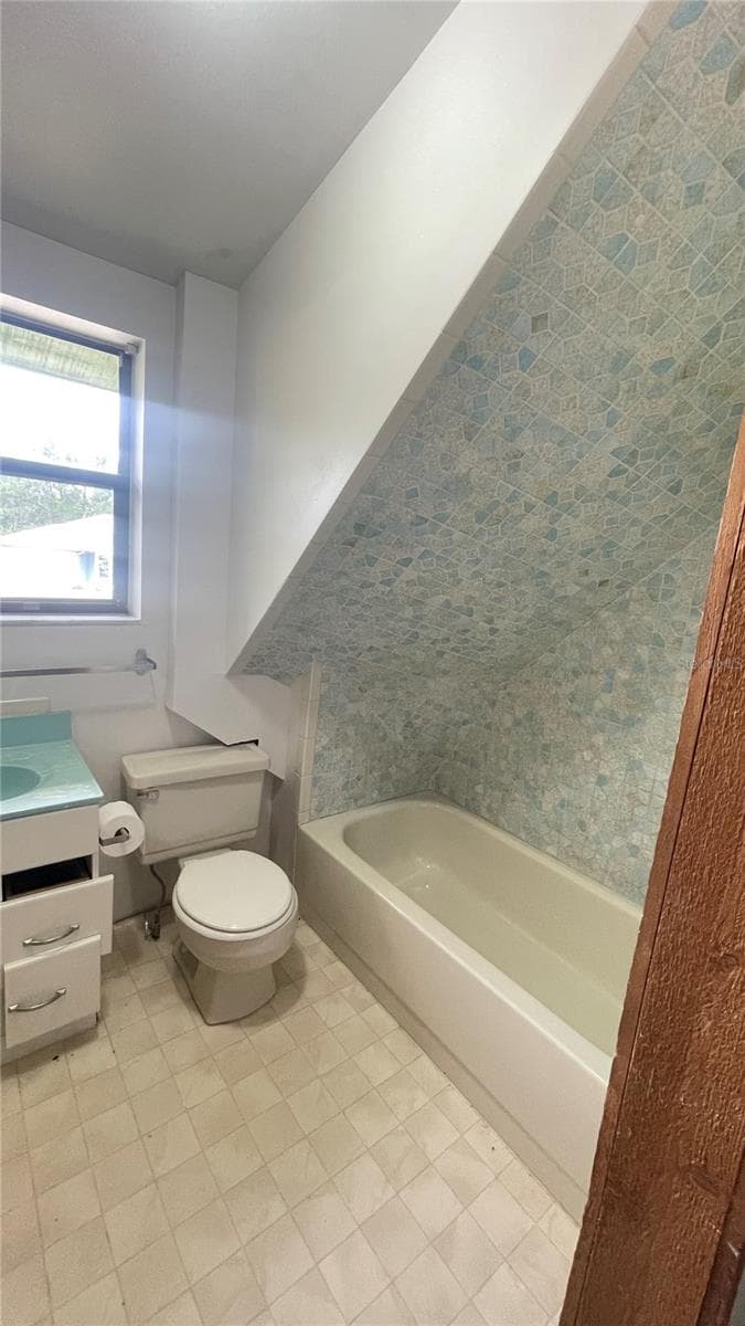 Upstairs Bathroom - 21004 NEGRIL CT, LUTZ