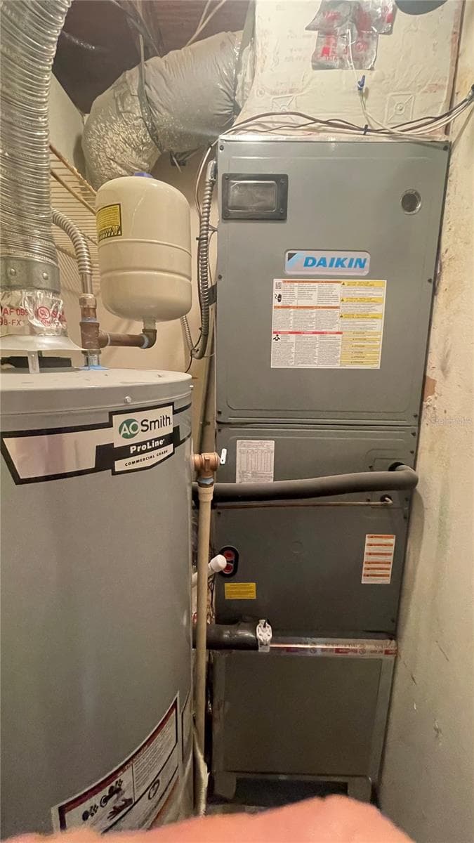 Air Handler and gas hot water heater closet - 21004 NEGRIL CT, LUTZ