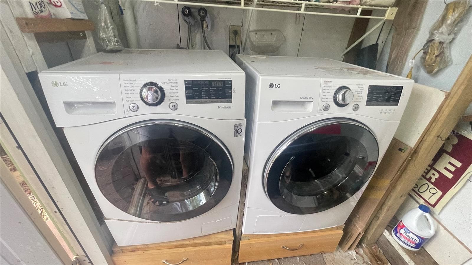 Washer and Dryer in outside attached Storage - 21004 NEGRIL CT, LUTZ