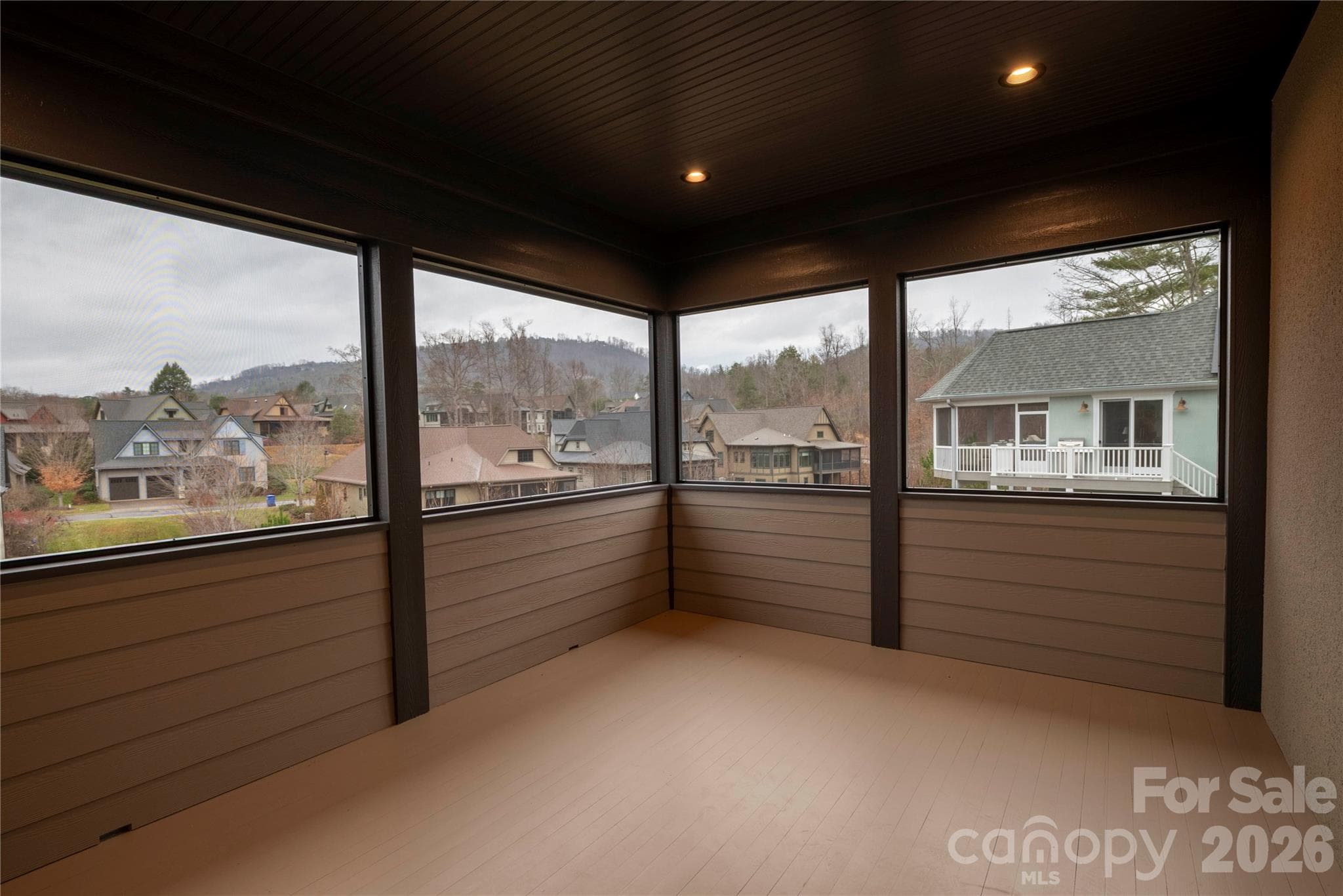 Main Level Screened Porch - Asheville