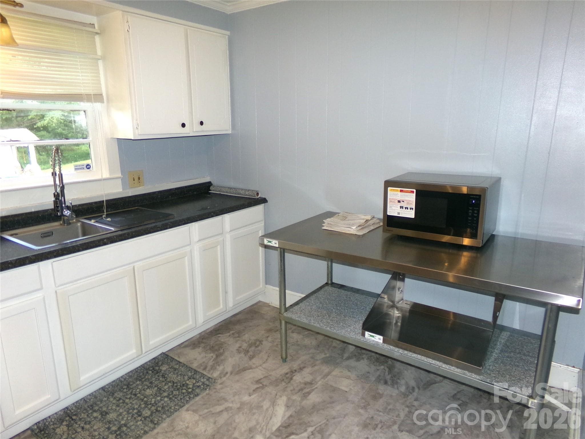 Kitchen with all appliances - Albemarle