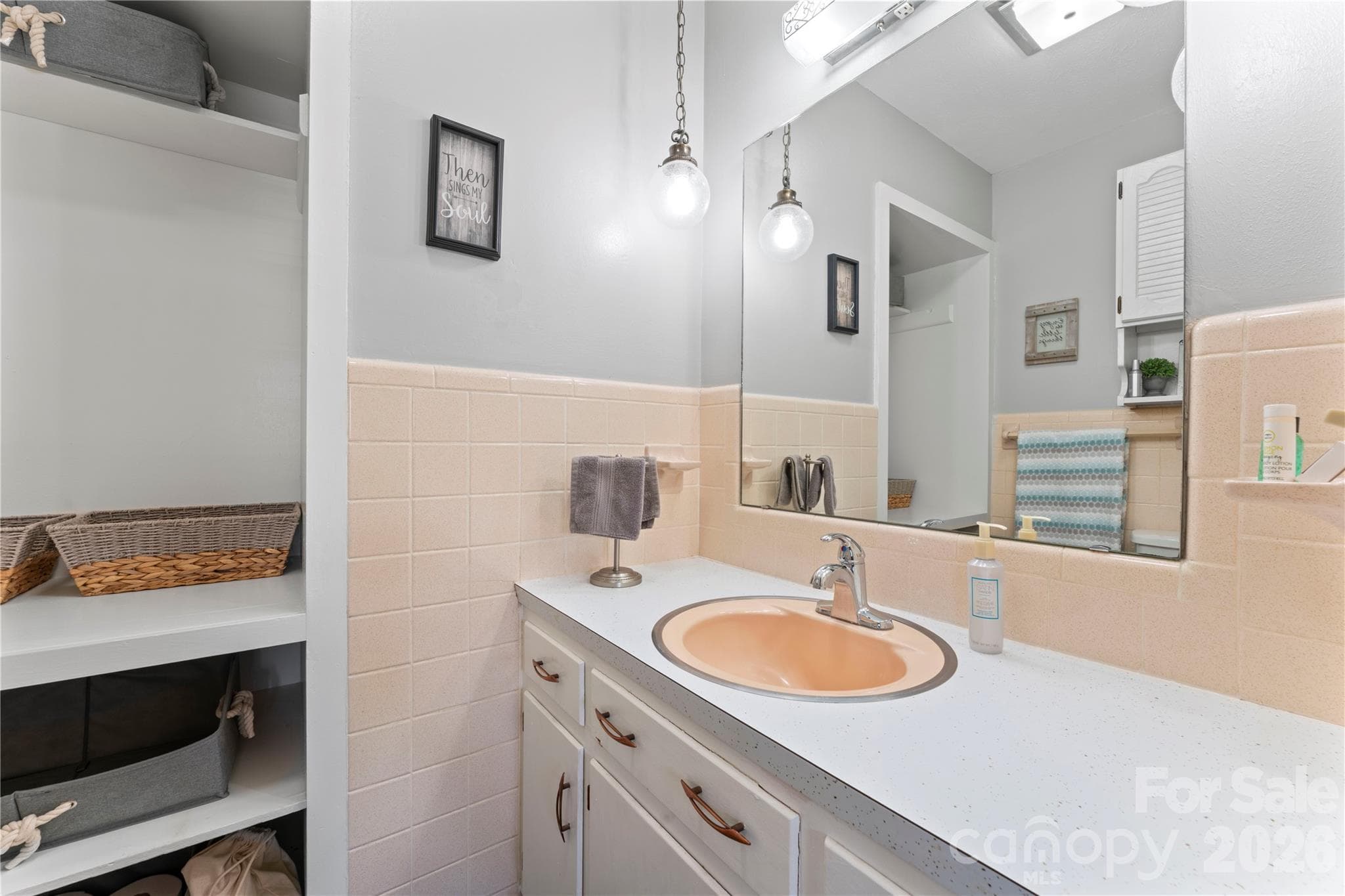 Master half bathroom - 36984 B&C Carter Road, New London