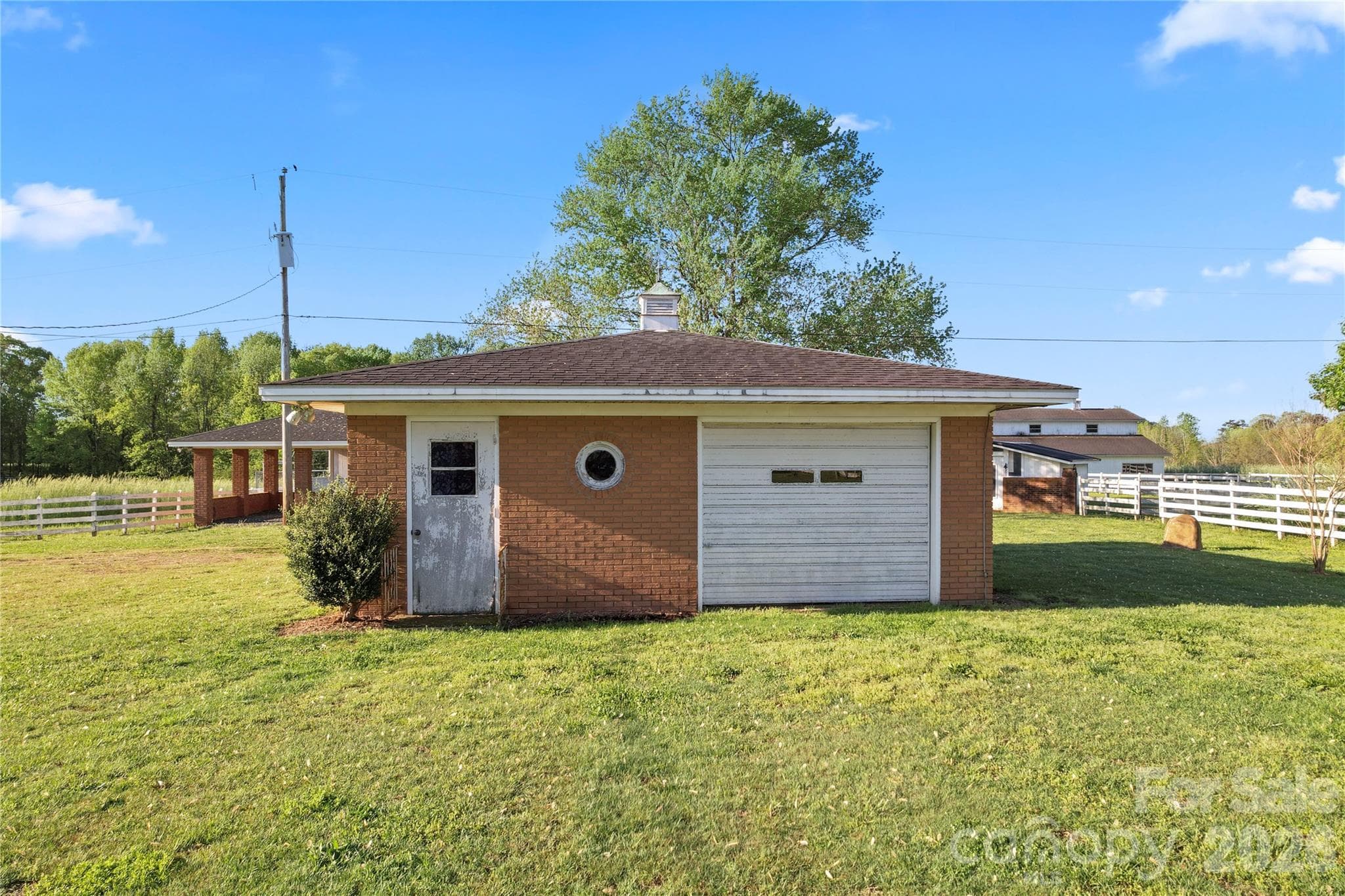 backyard garage - 36984 B&C Carter Road, New London