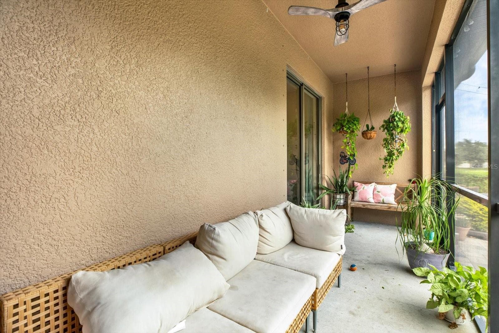 Screened lanai with ceiling fan - 8538 REEDVILLE ST, NEW PORT RICHEY