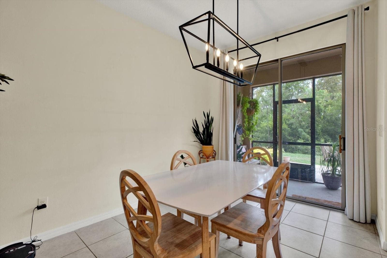 Dining area with sliding doors to the screened lanai - 8538 REEDVILLE ST, NEW PORT RICHEY