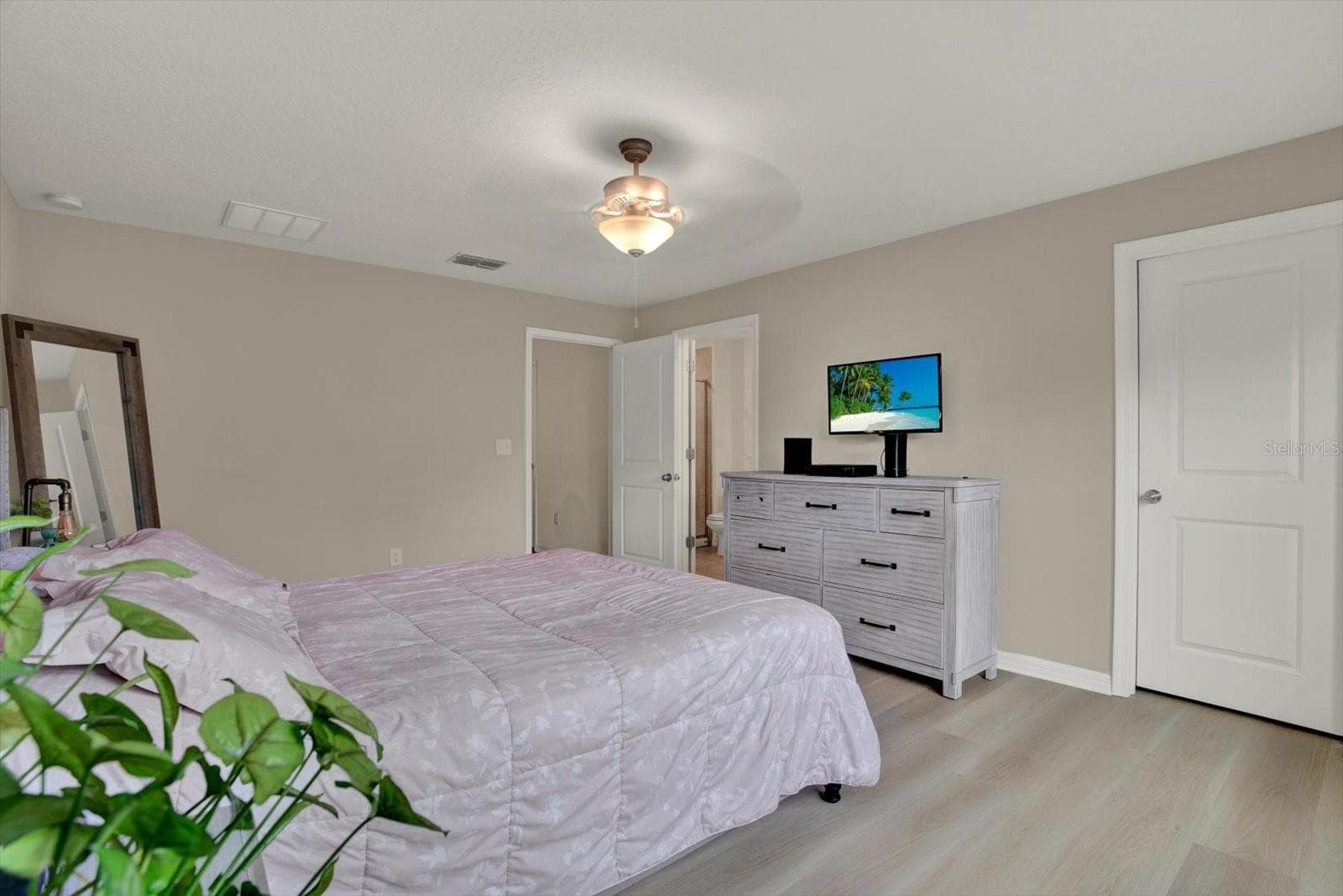 Second Floor Primary bedroom with ceiling fan - 8538 REEDVILLE ST, NEW PORT RICHEY