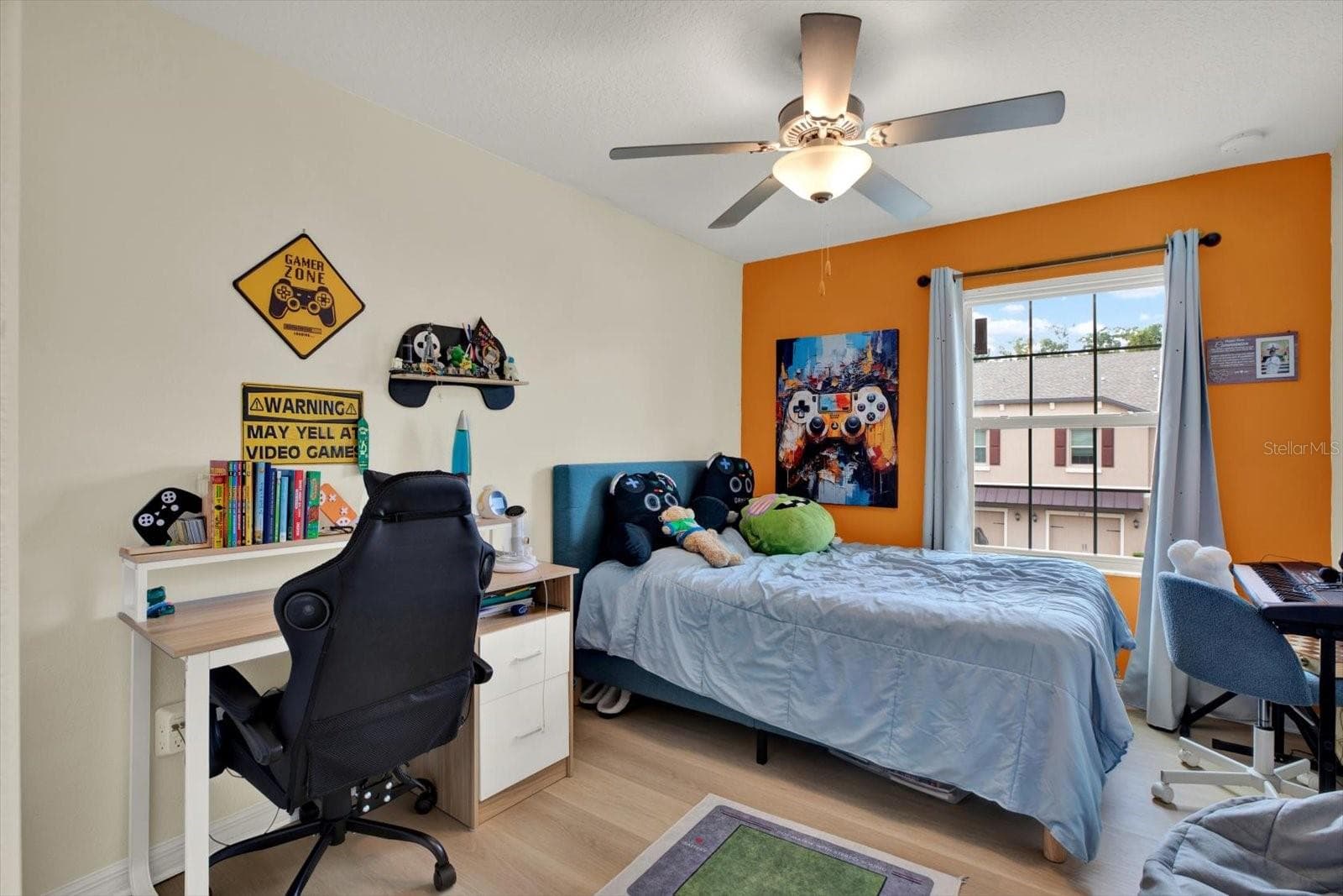 Third floor bedroom with ceiling fan - 8538 REEDVILLE ST, NEW PORT RICHEY