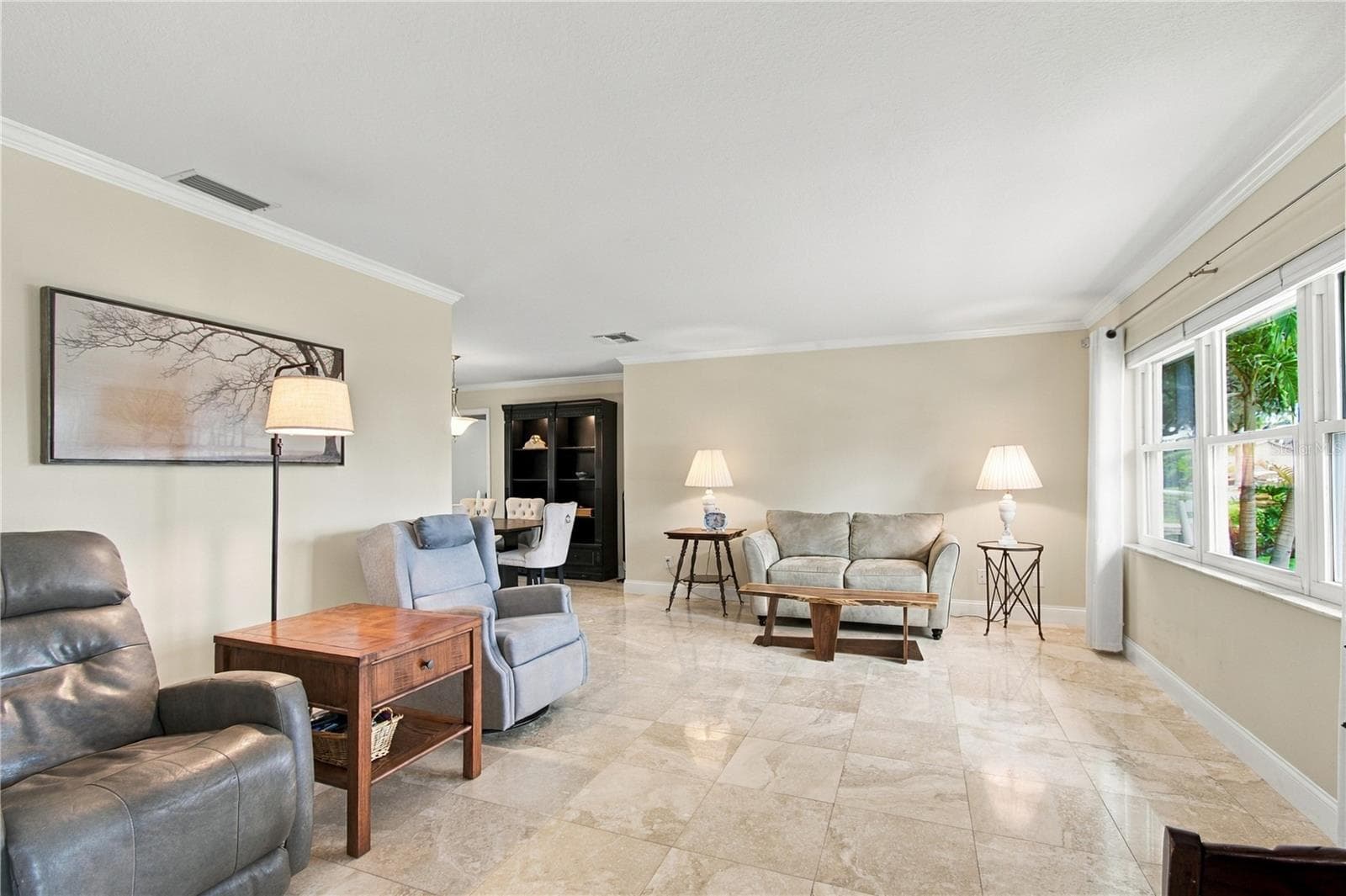 Get comfortable with the family - 1967 ARVIS CIR E, CLEARWATER