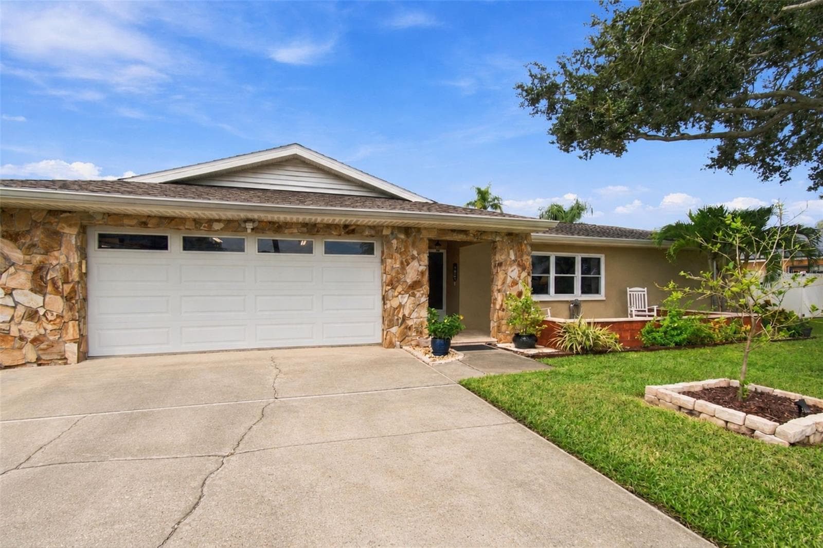 Lots of extra parking - 1967 ARVIS CIR E, CLEARWATER