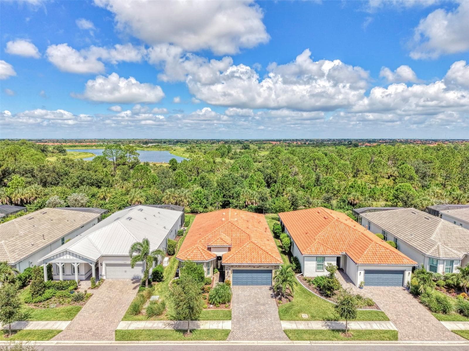 Single Family Residence at 10088 CORAL SHORE DR, ENGLEWOOD, photo 2 of 100