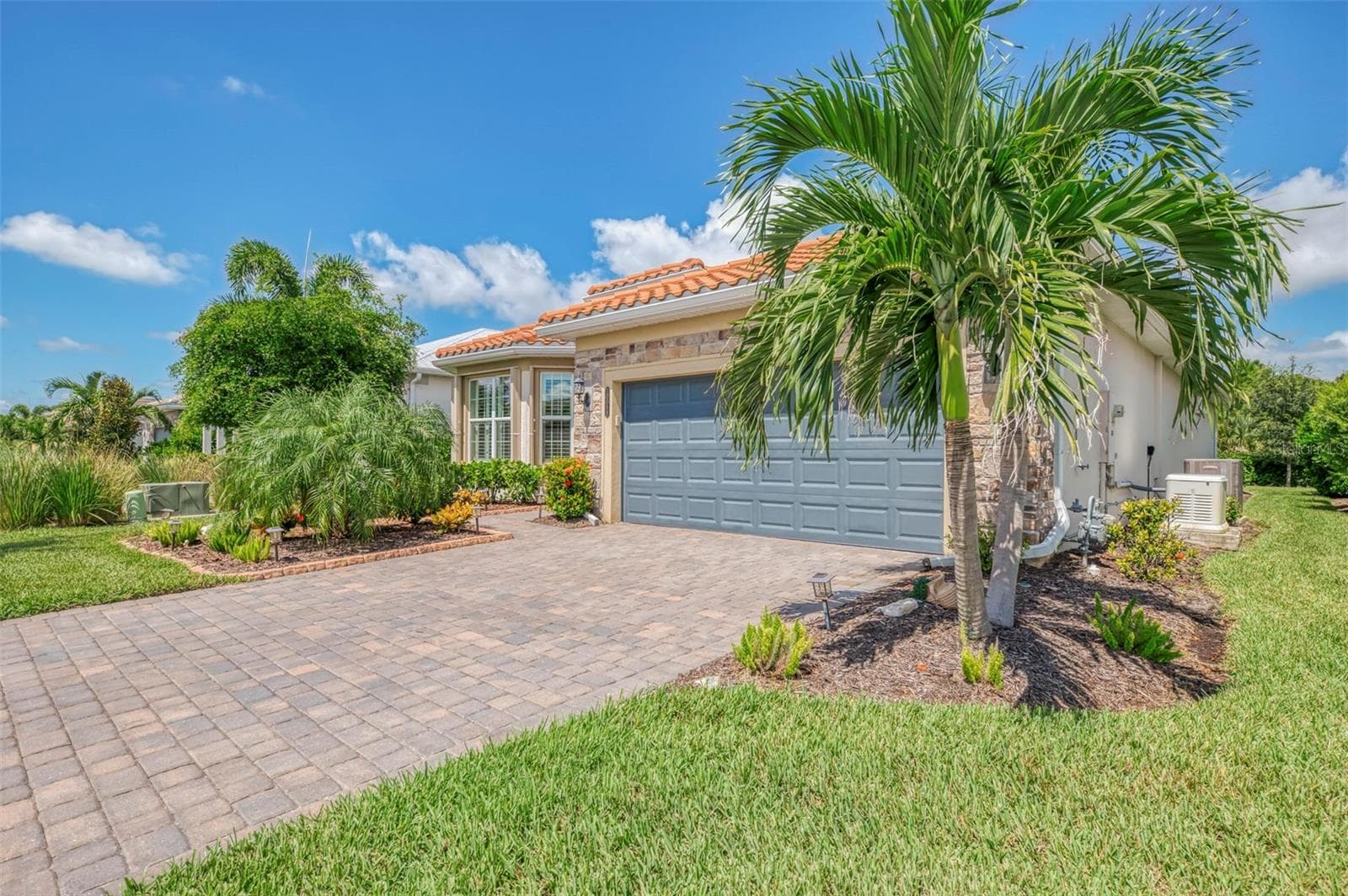 Single Family Residence at 10088 CORAL SHORE DR, ENGLEWOOD, photo 6 of 100