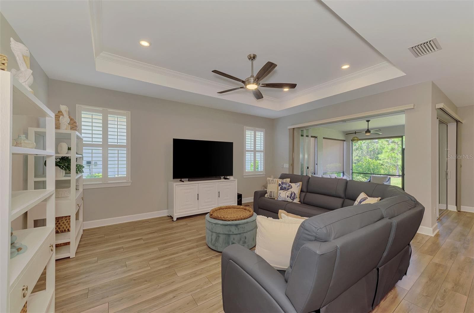 Single Family Residence at 10088 CORAL SHORE DR, ENGLEWOOD, photo 15 of 100