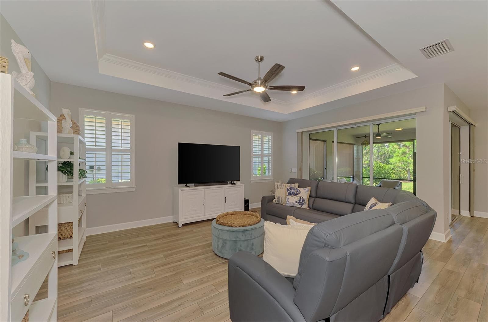 Single Family Residence at 10088 CORAL SHORE DR, ENGLEWOOD, photo 16 of 100