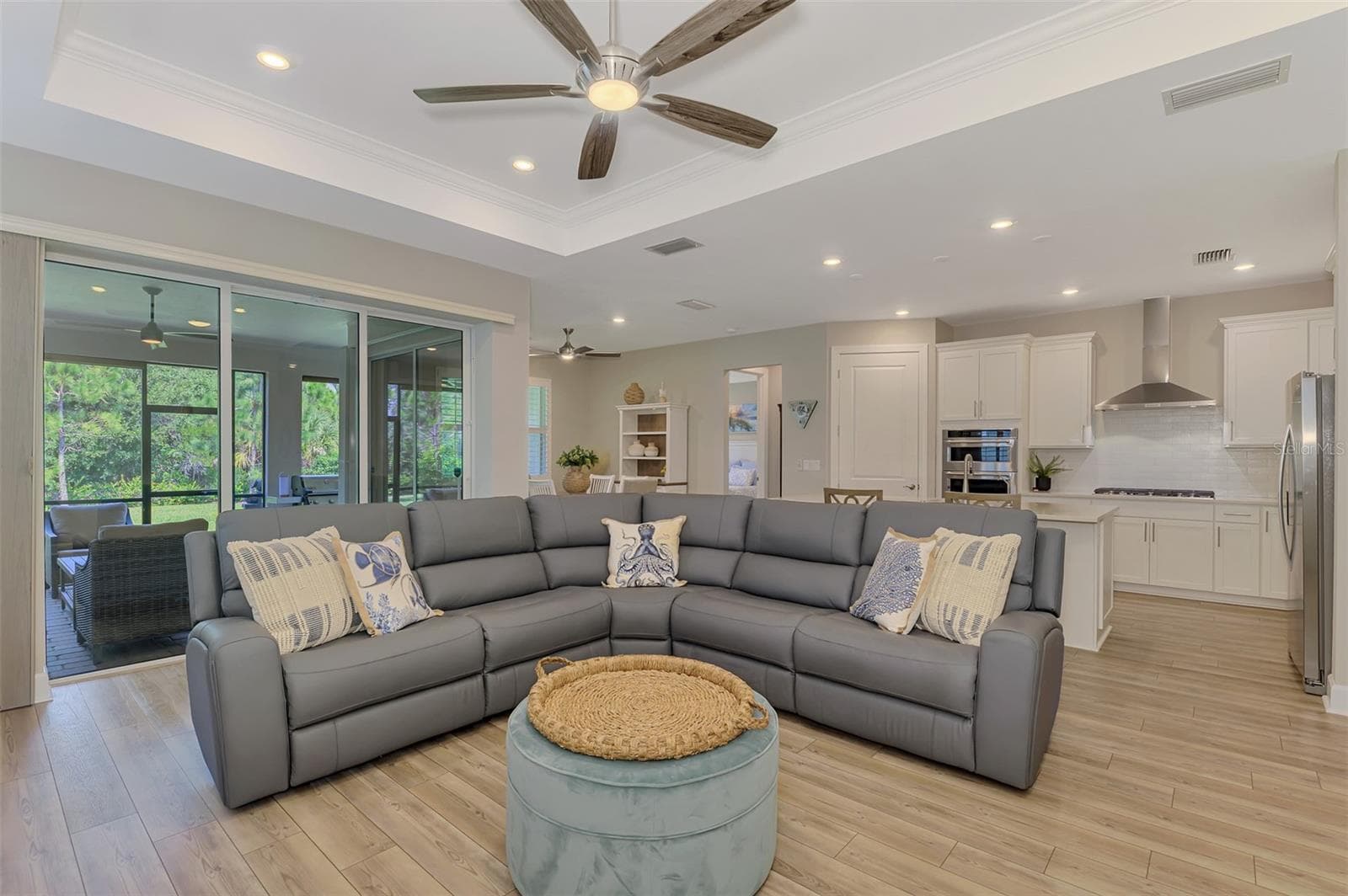 Single Family Residence at 10088 CORAL SHORE DR, ENGLEWOOD, photo 20 of 100