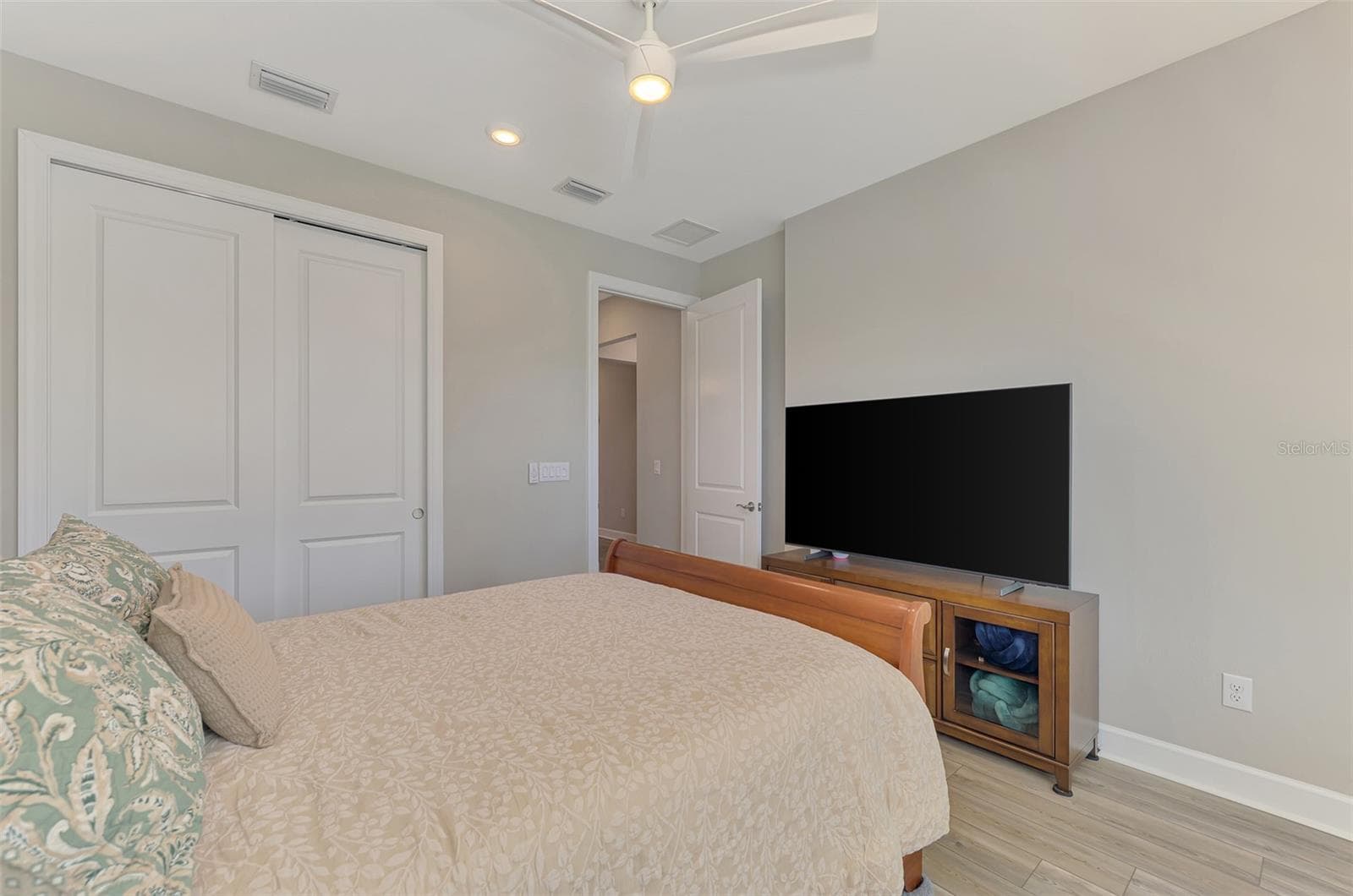 Single Family Residence at 10088 CORAL SHORE DR, ENGLEWOOD, photo 44 of 100