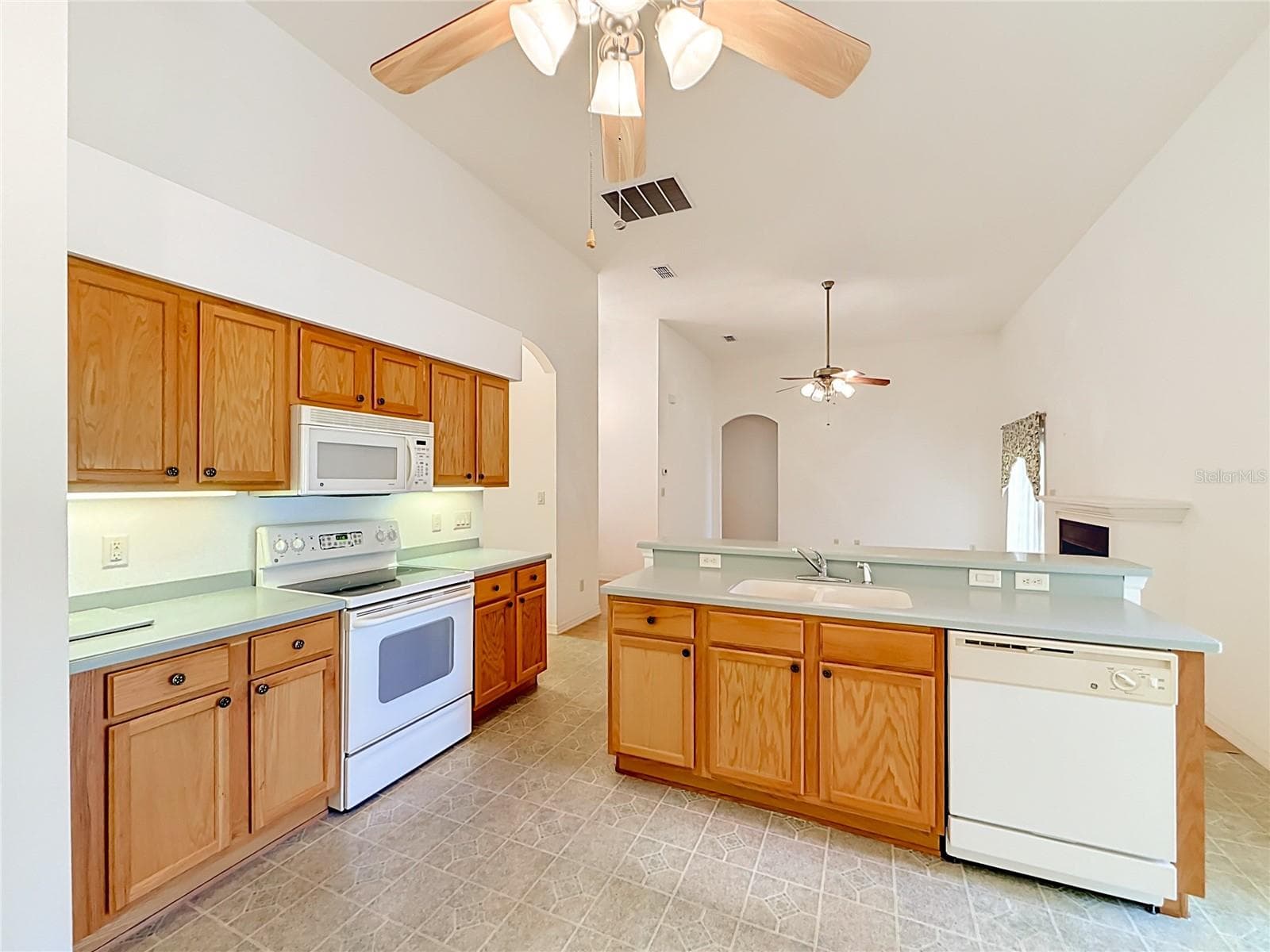 Single Family Residence at 4431 NOTTOWAY DR, LEESBURG, photo 9 of 62