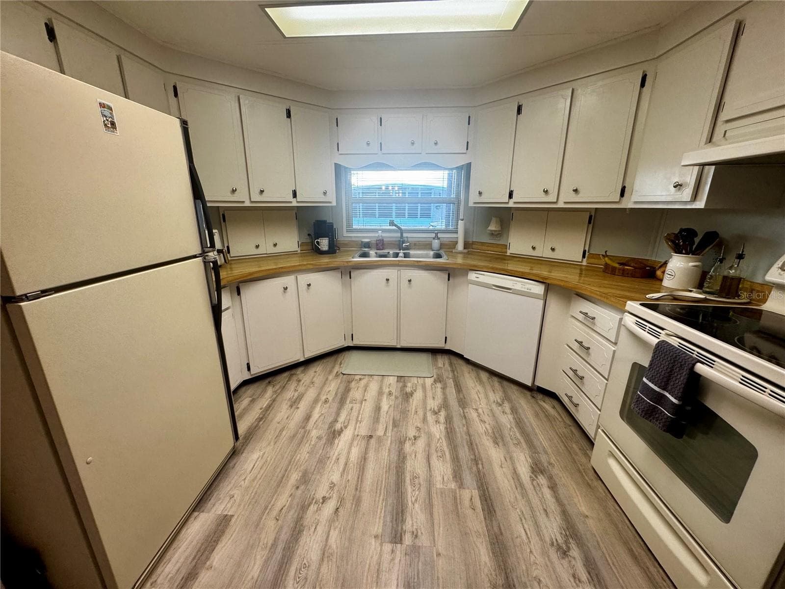 Manufactured Home at 5619 BAYSHORE RD #240, PALMETTO, photo 6 of 34