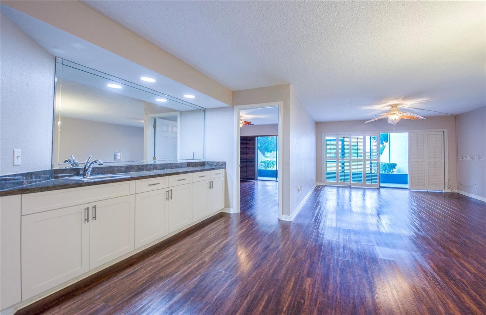 Wet Bar-perfect for entertaining - 9200 PARK BLVD #105, SEMINOLE