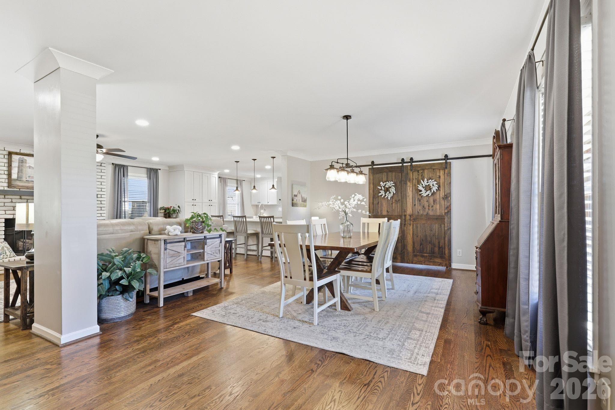 Single Family Residence at 8317 Fallsdale Drive, Charlotte, photo 5 of 30