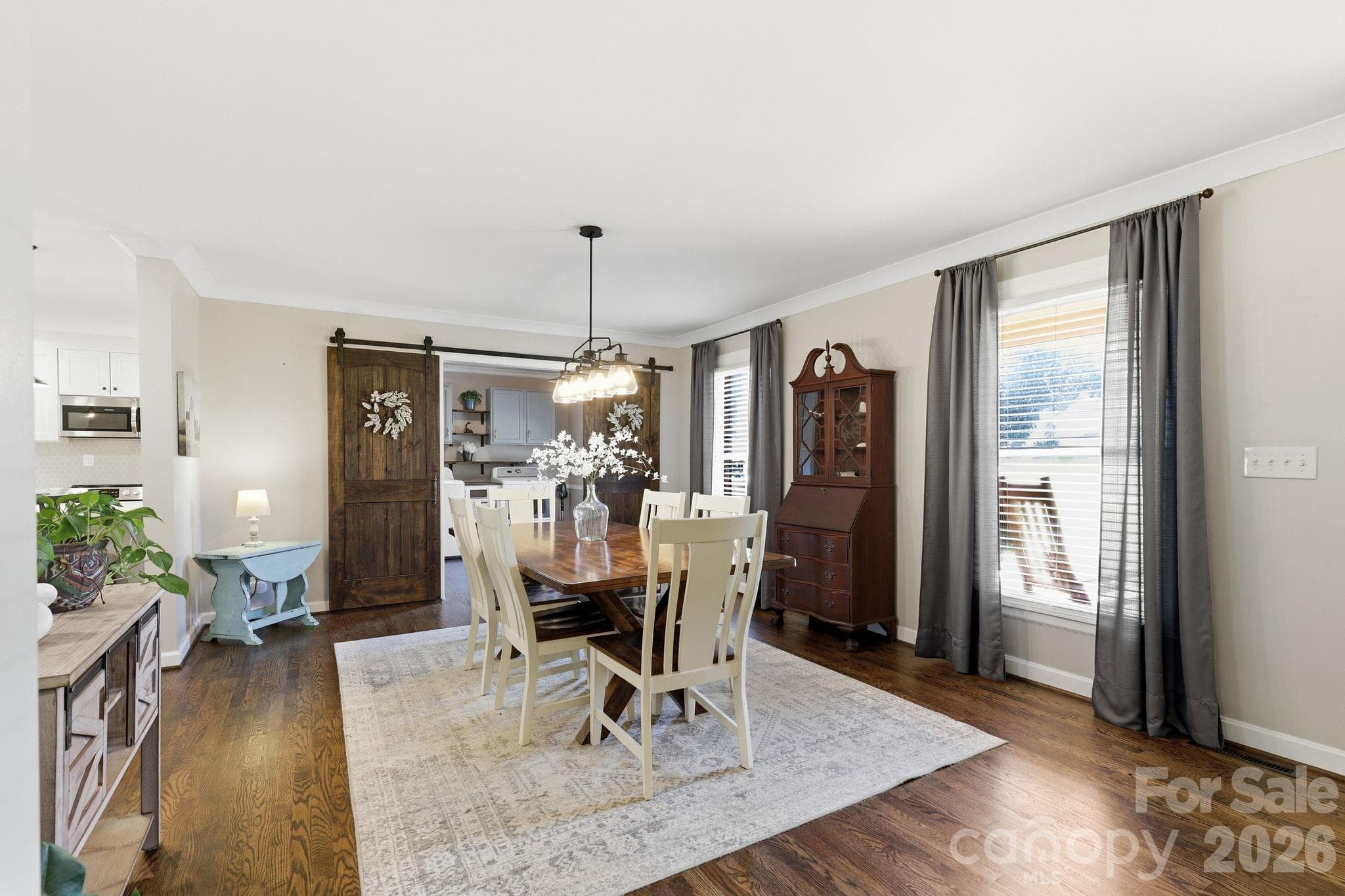 Single Family Residence at 8317 Fallsdale Drive, Charlotte, photo 6 of 30