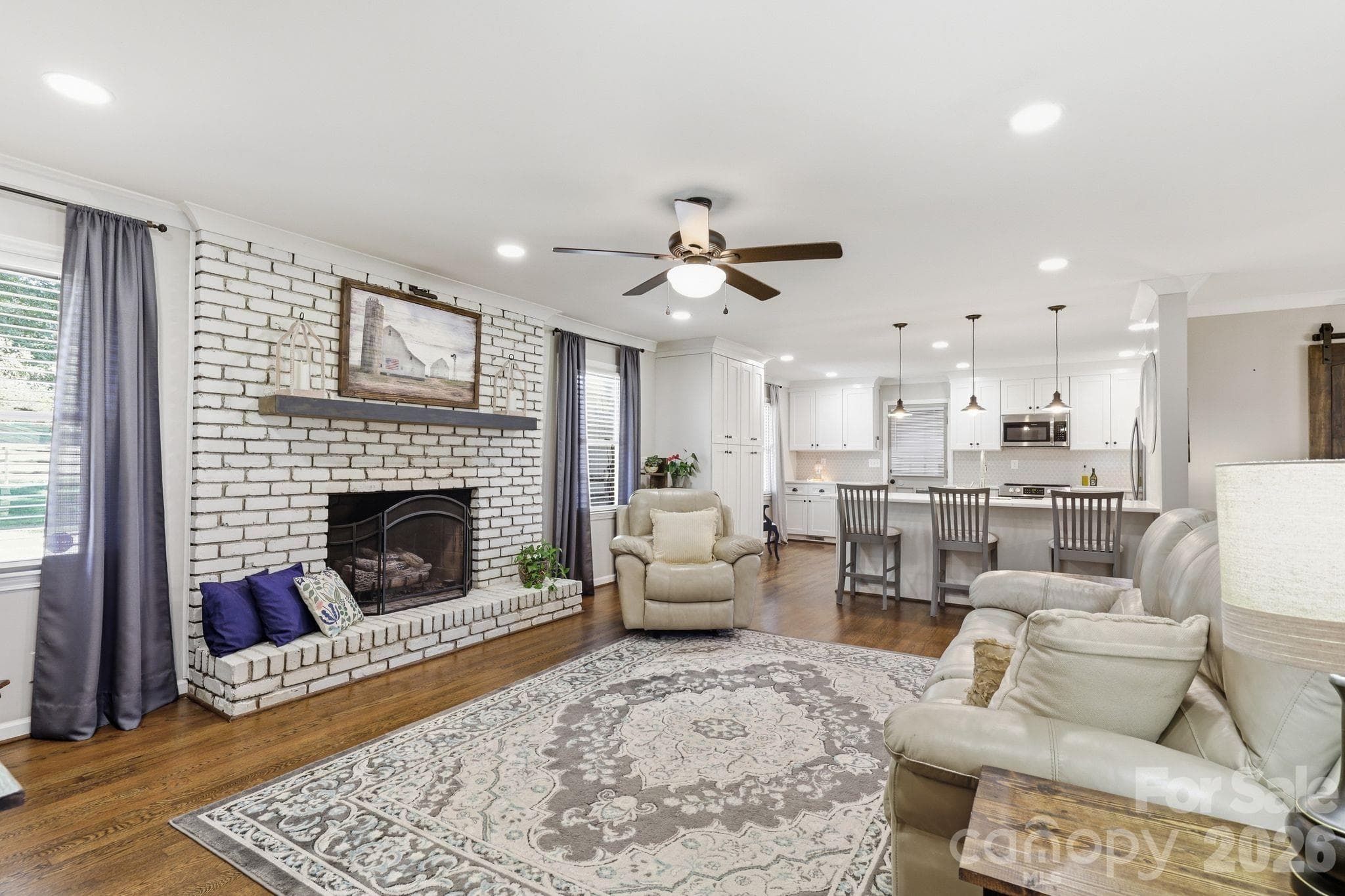 Single Family Residence at 8317 Fallsdale Drive, Charlotte, photo 4 of 30