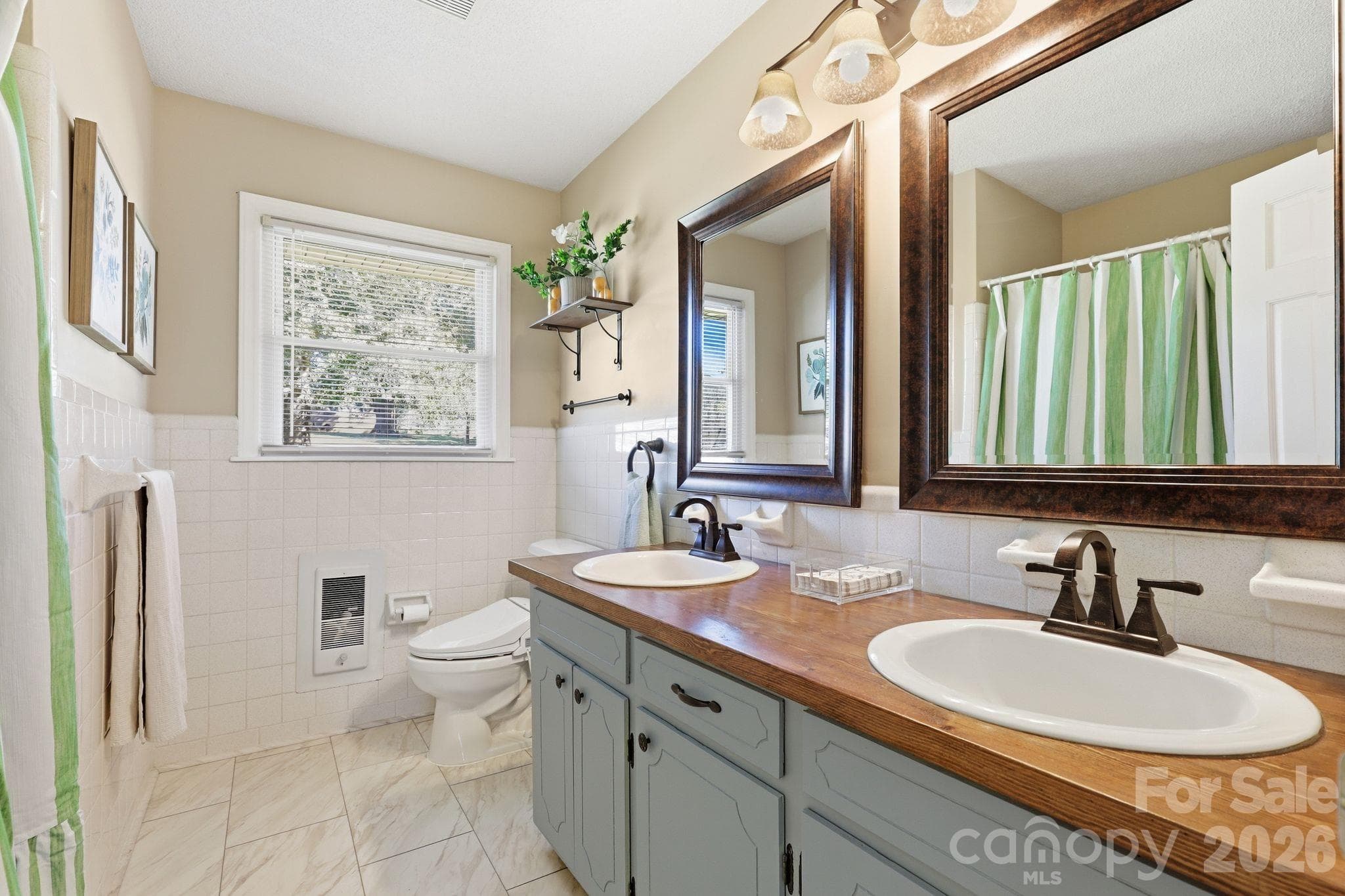 Single Family Residence at 8317 Fallsdale Drive, Charlotte, photo 16 of 30