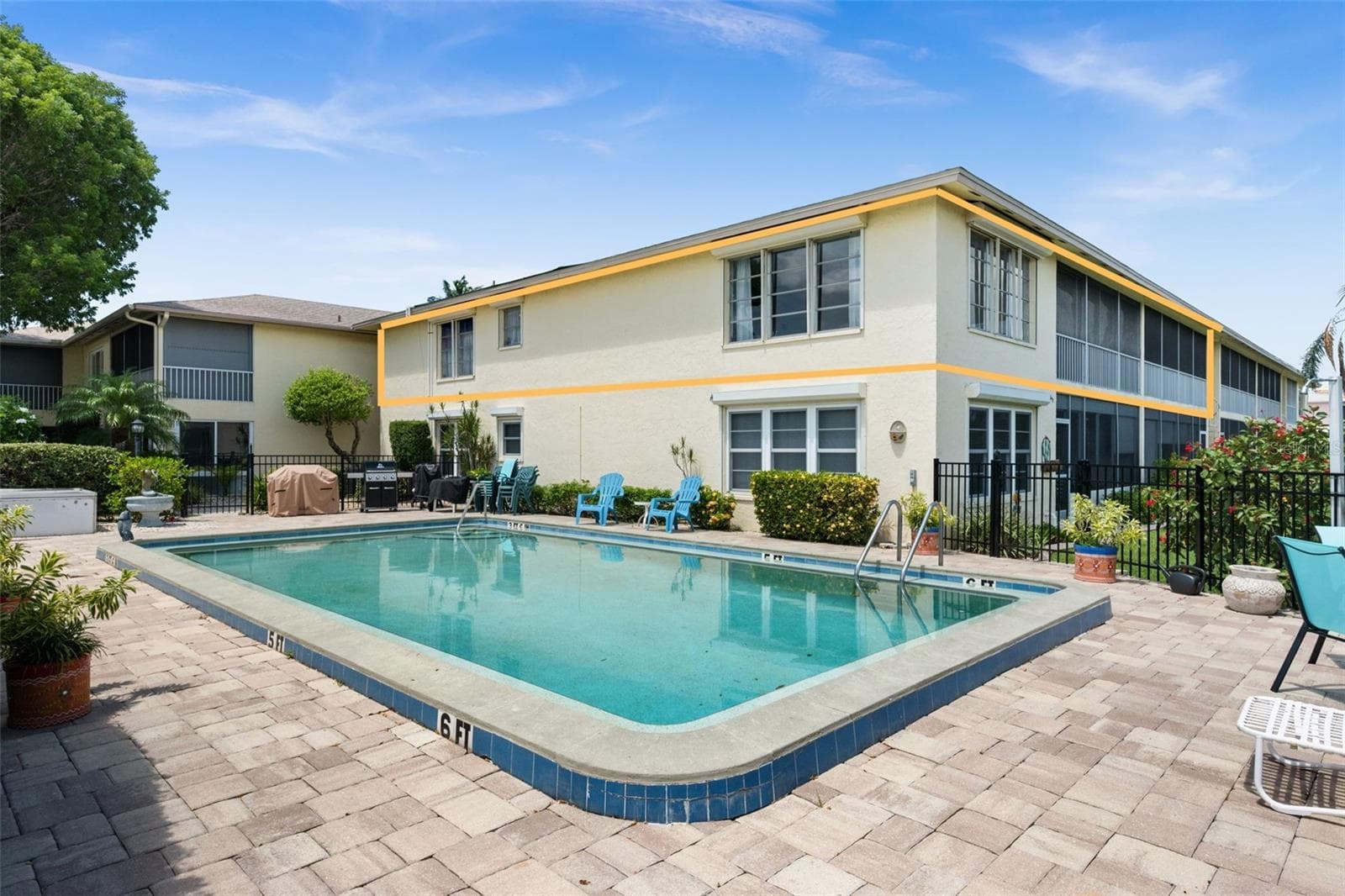 Huge 2nd story end unit waterfront condo - 1345 SE 40TH TER #2E, CAPE CORAL