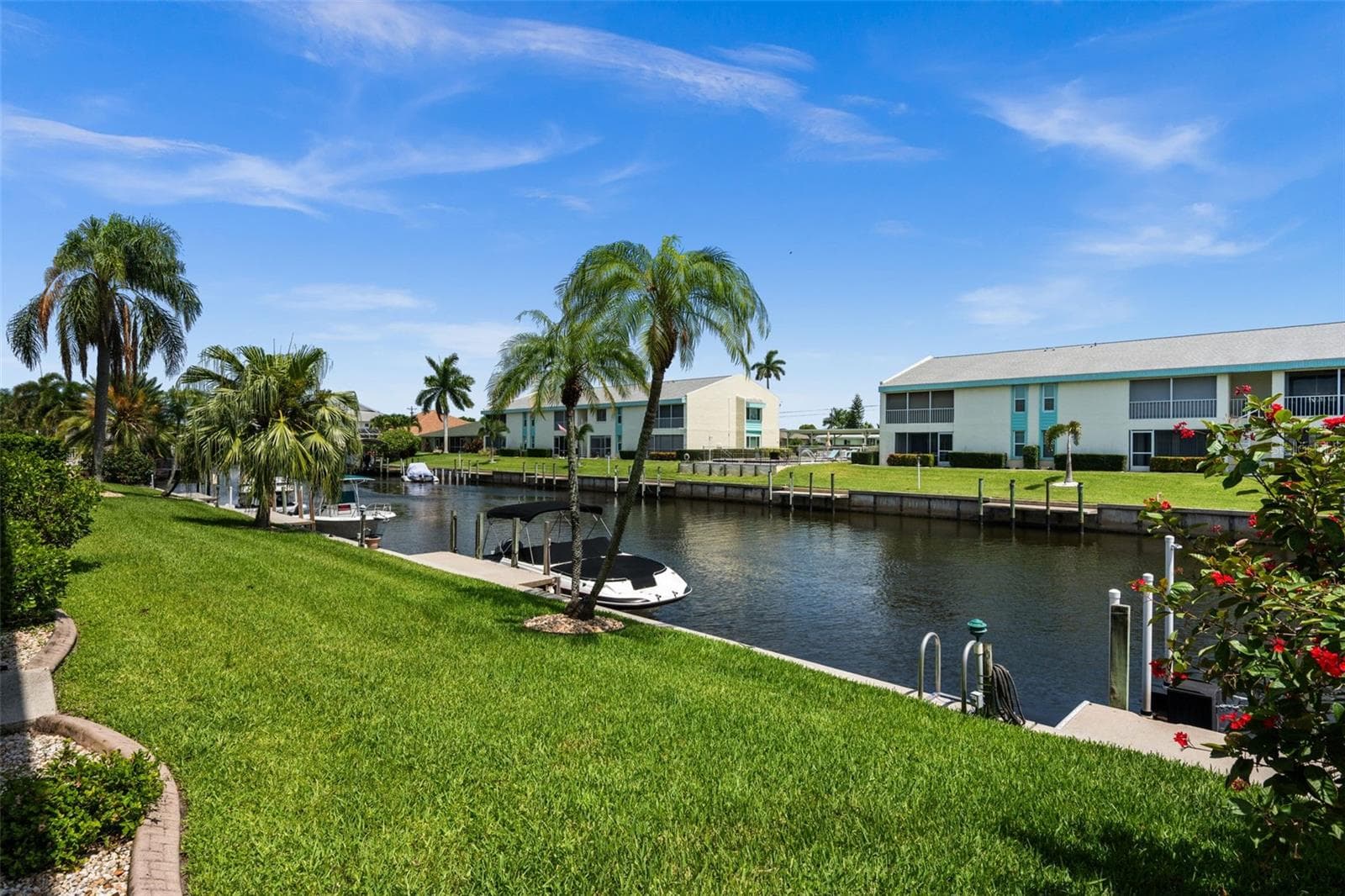 Community backyard - 1345 SE 40TH TER #2E, CAPE CORAL