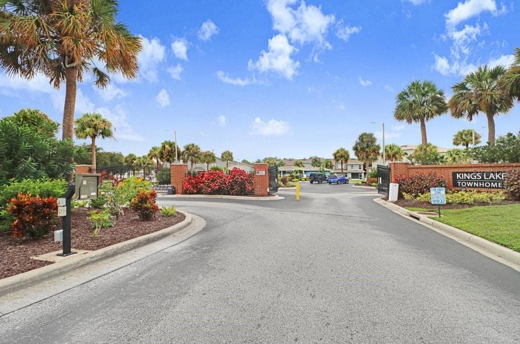 Entrance - 12635 KINGS CROSSING DR, GIBSONTON
