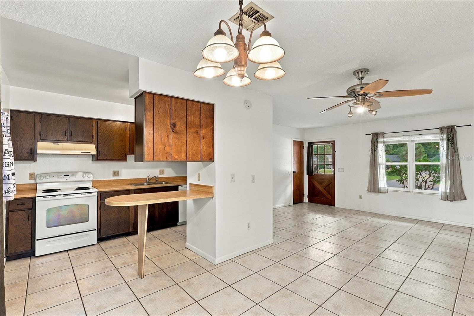 Single Family Residence at 711 THISTLE PL, WINTER SPRINGS, photo 12 of 59