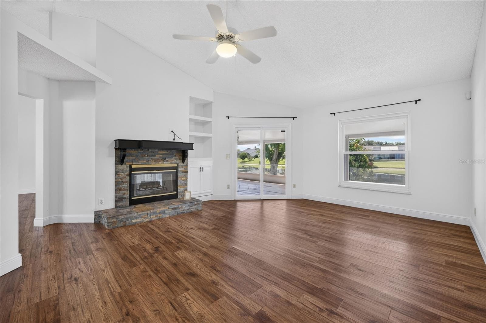 The family room that also features beautiful lake views and the cozy fireplace! - 2925 EAGLE LAKE DR, ORLANDO